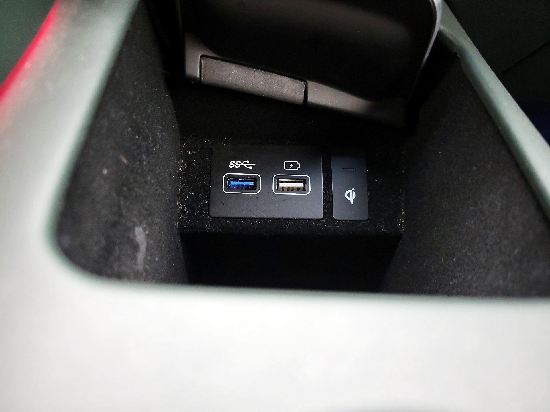 Thumbnail: 2023 Genesis GV70 - 19