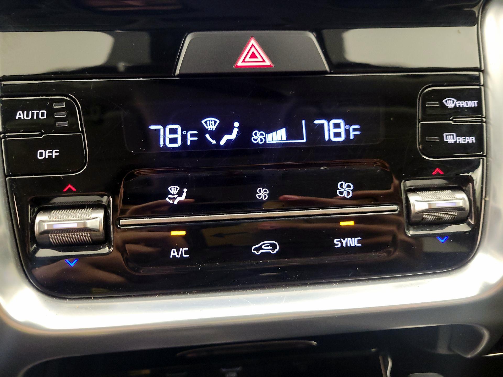 Thumbnail: 2022 Kia Sorento - 17