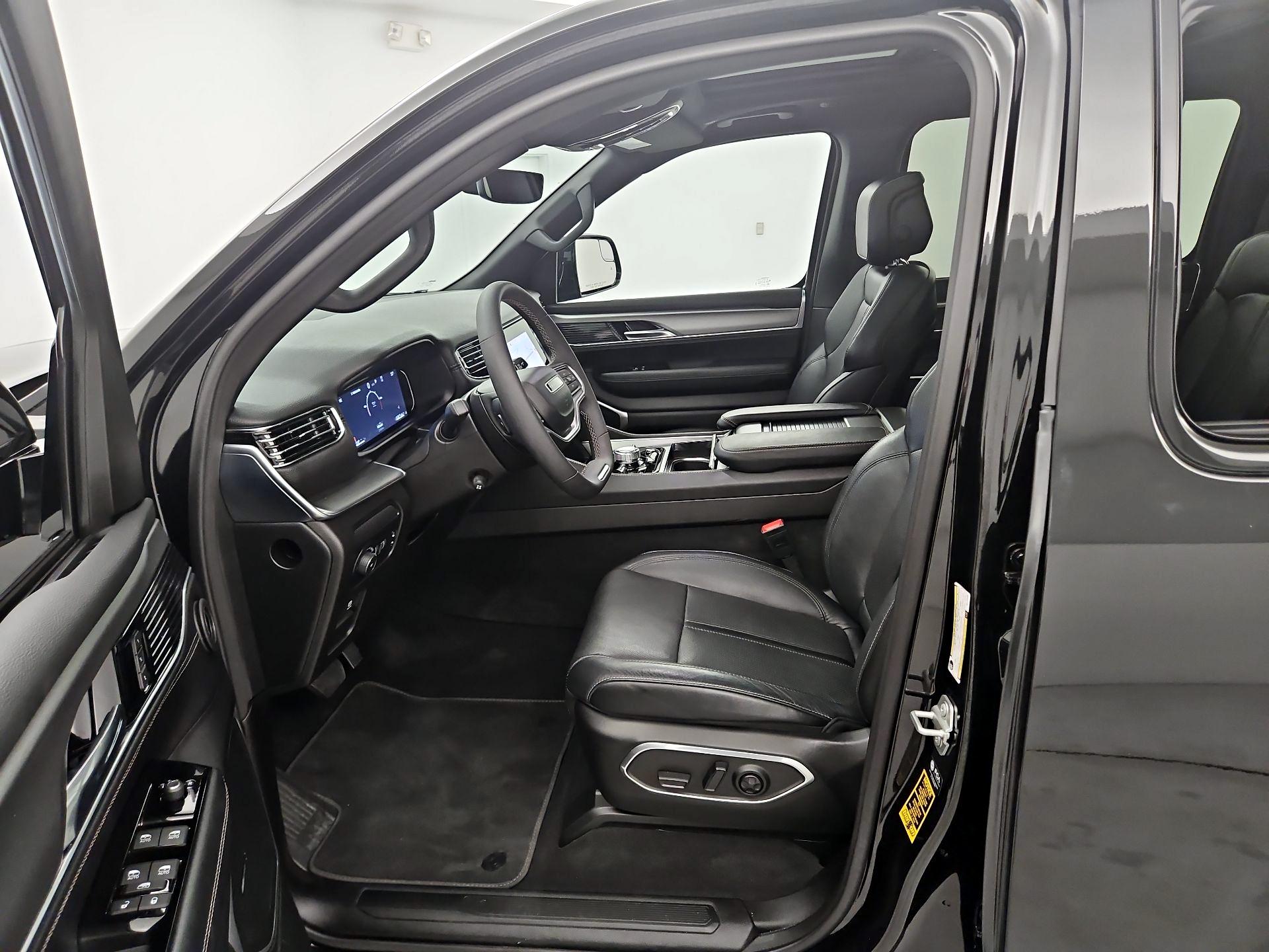 Thumbnail: 2024 Jeep Wagoneer - 11