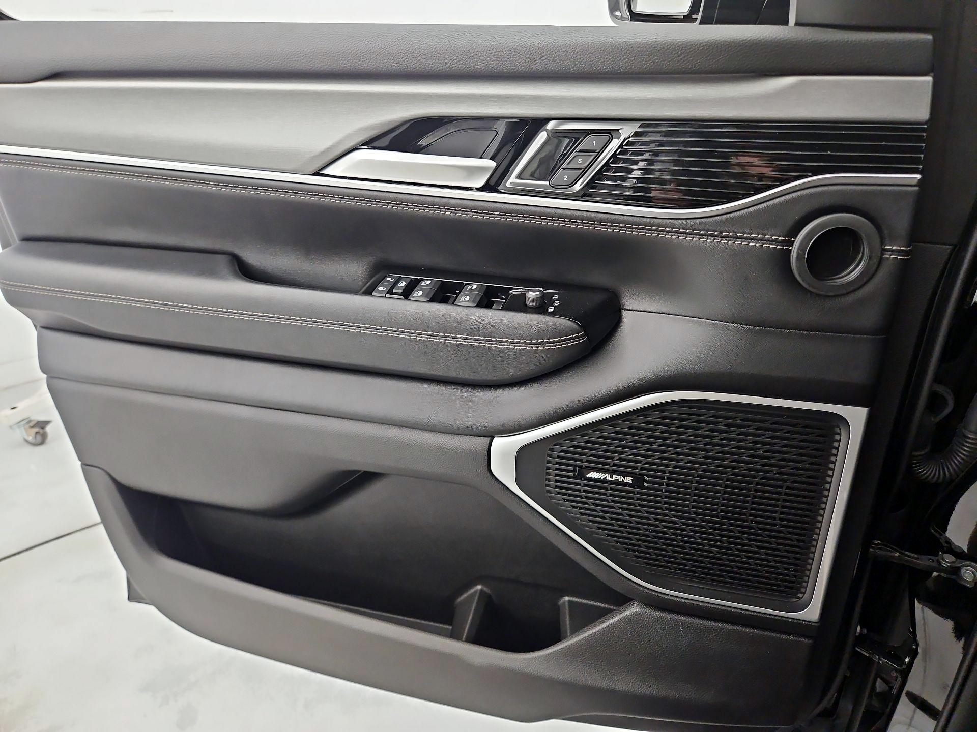 Thumbnail: 2024 Jeep Wagoneer - 12