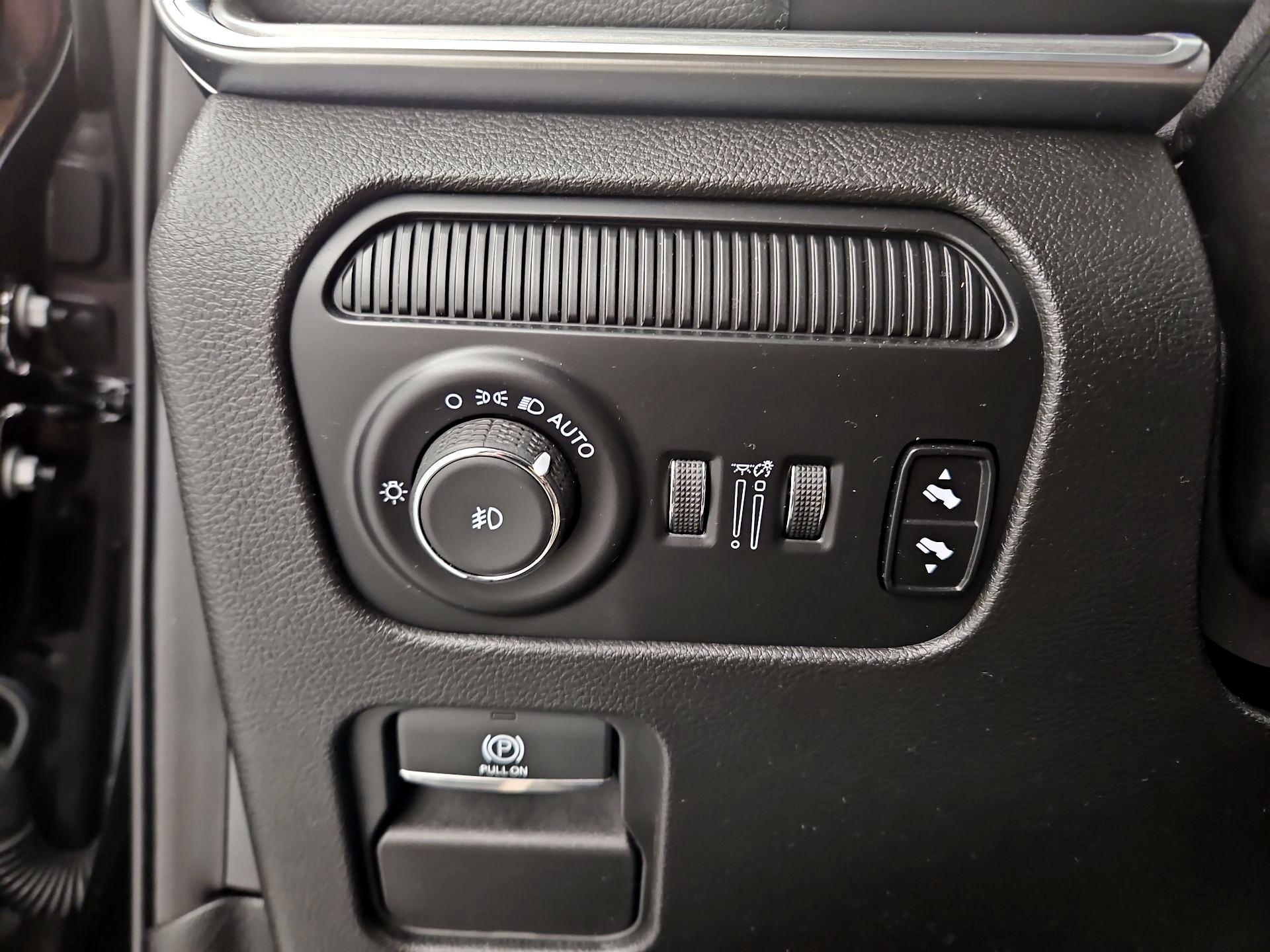 Thumbnail: 2024 Jeep Wagoneer - 13