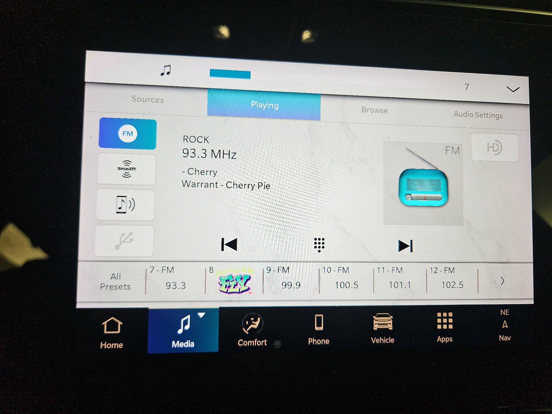 Thumbnail: 2024 Jeep Wagoneer - 16