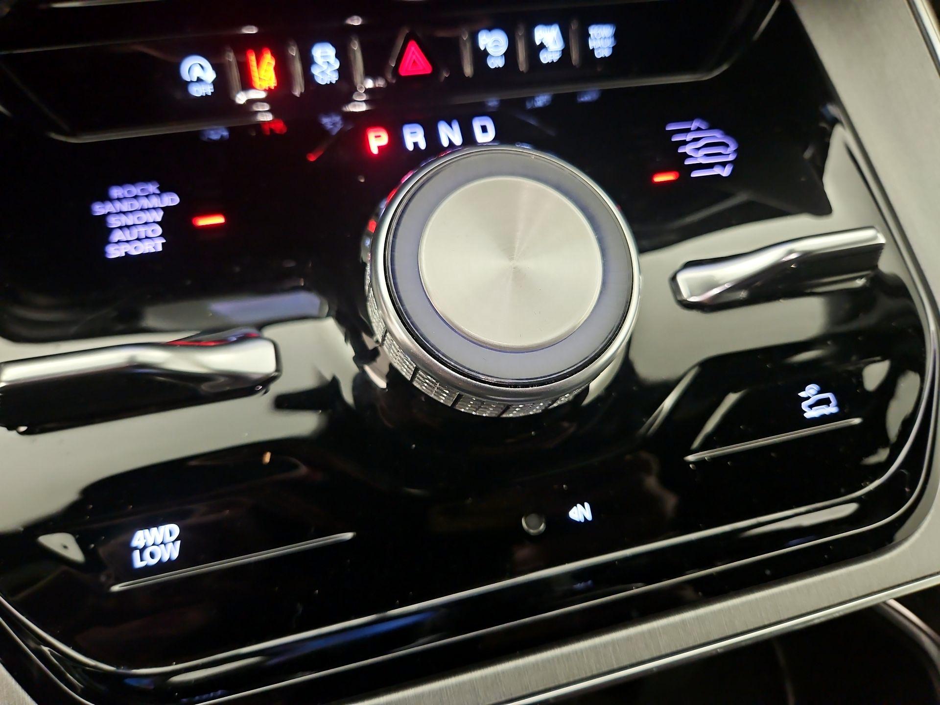 Thumbnail: 2024 Jeep Wagoneer - 18