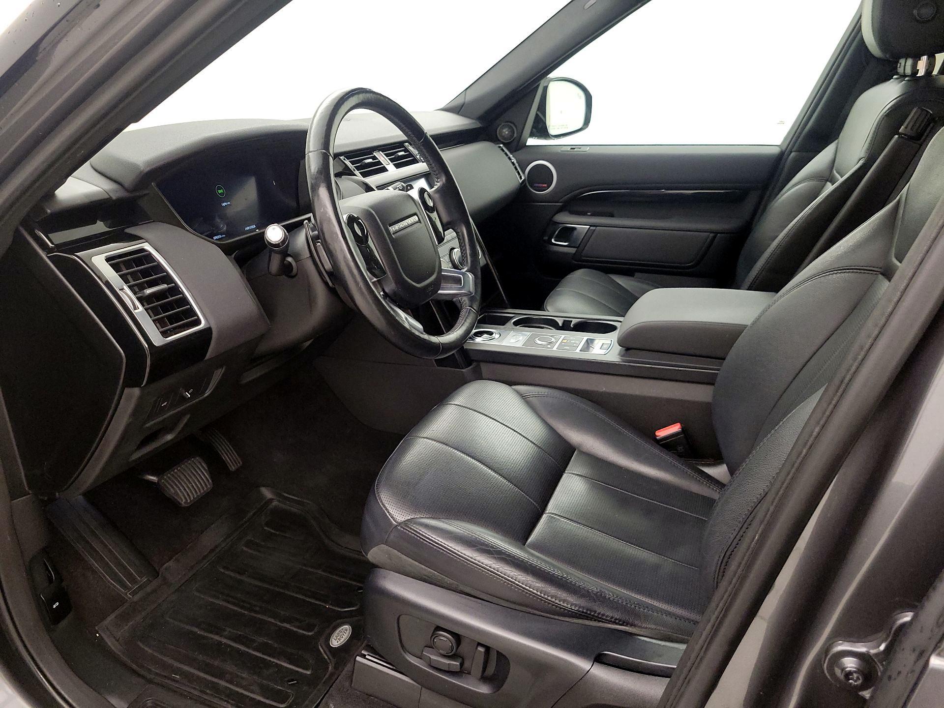 Thumbnail: 2019 Land Rover Discovery - 11