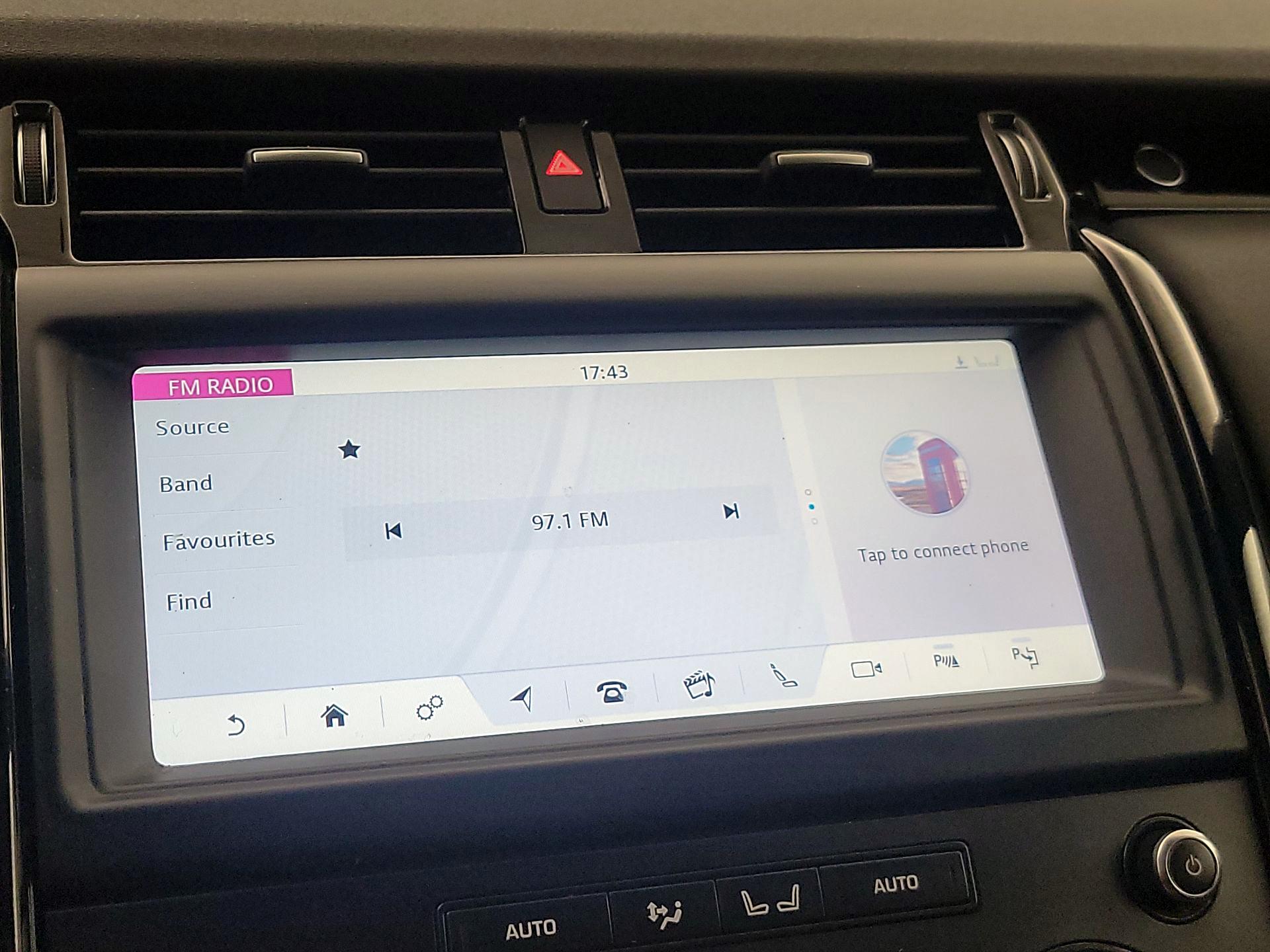 Thumbnail: 2019 Land Rover Discovery - 16