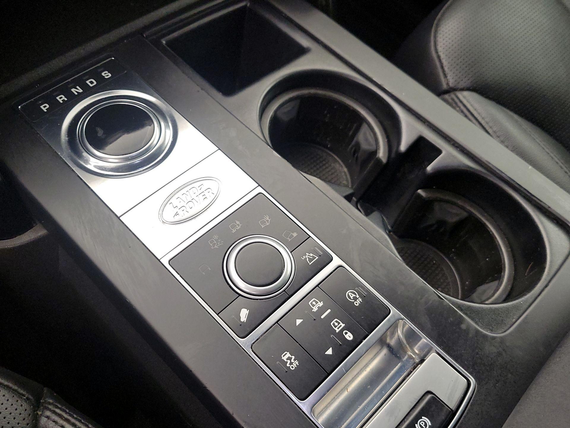 Thumbnail: 2019 Land Rover Discovery - 18