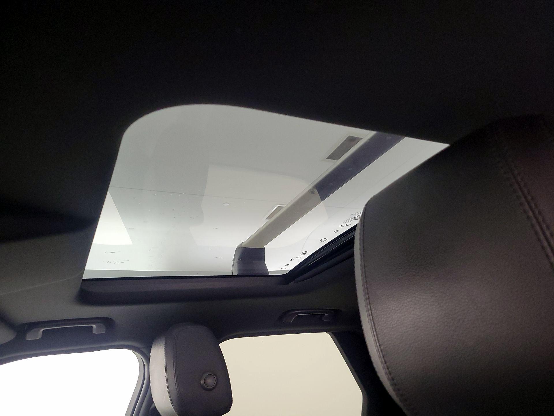 Thumbnail: 2019 Land Rover Discovery - 20