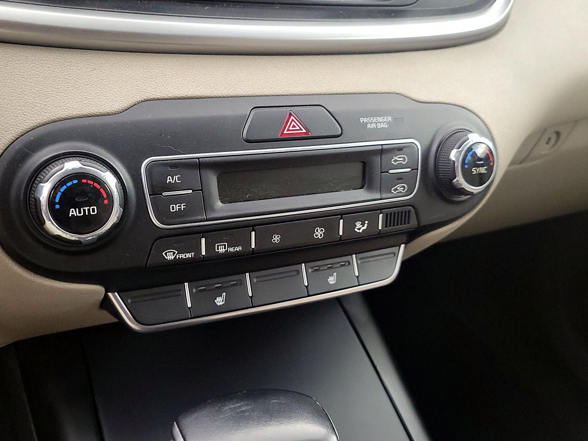 Thumbnail: 2019 Kia Sorento - 16