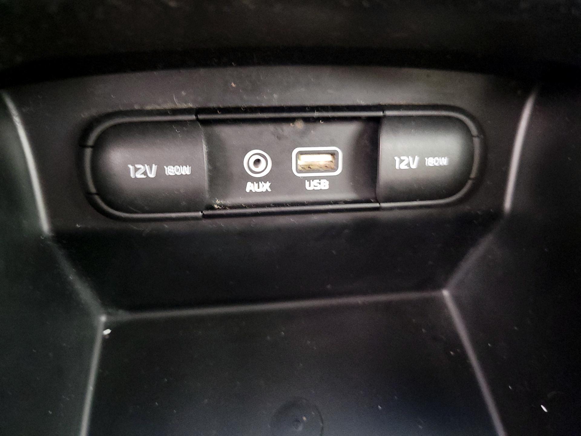 Thumbnail: 2019 Kia Sorento - 18
