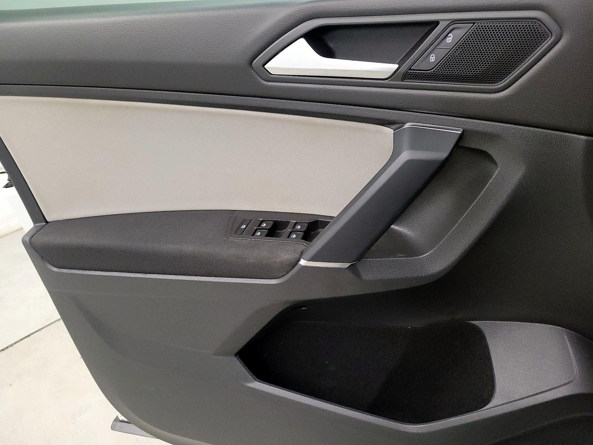 Thumbnail: 2020 Volkswagen Tiguan - 12