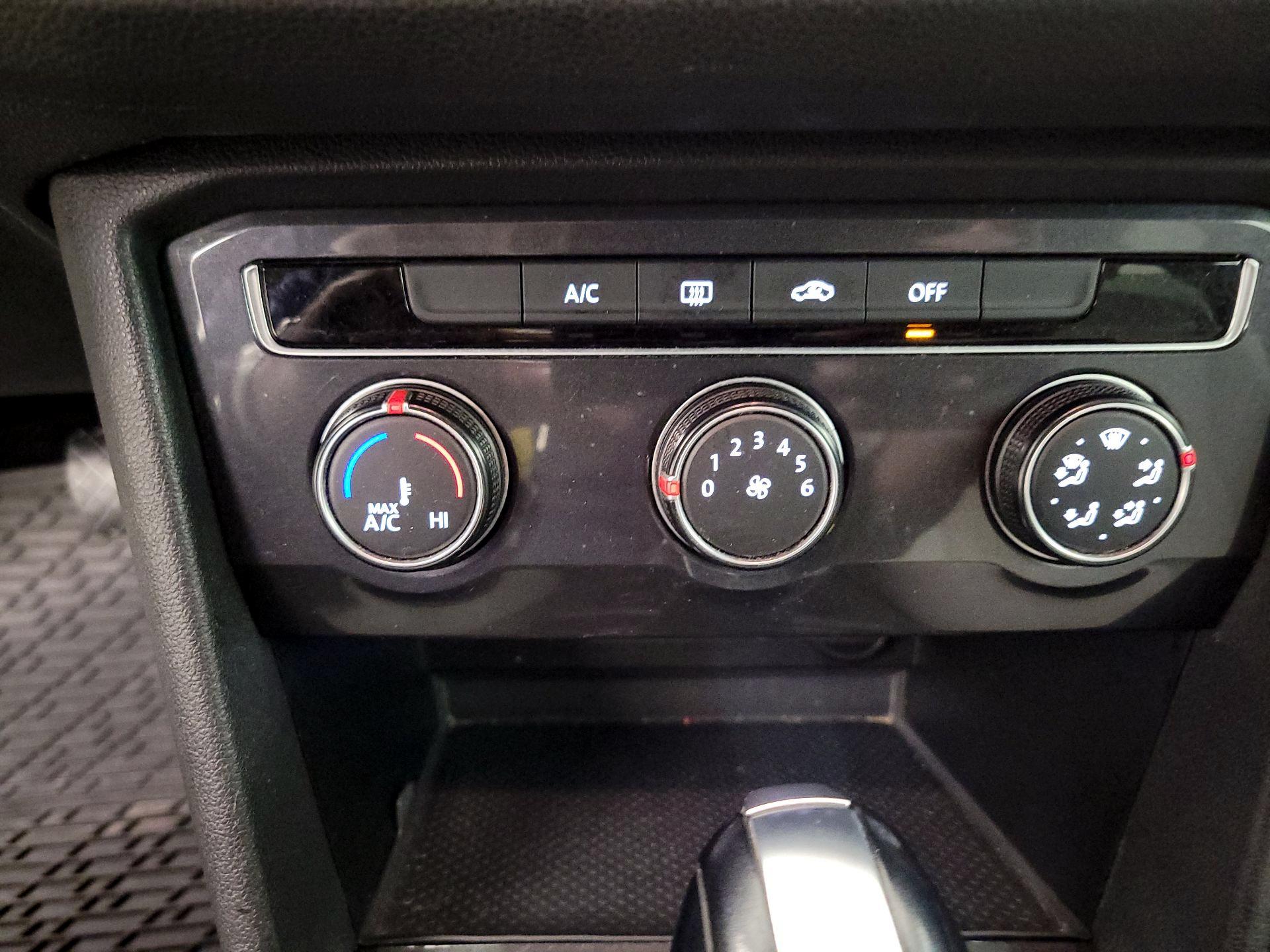 Thumbnail: 2020 Volkswagen Tiguan - 16