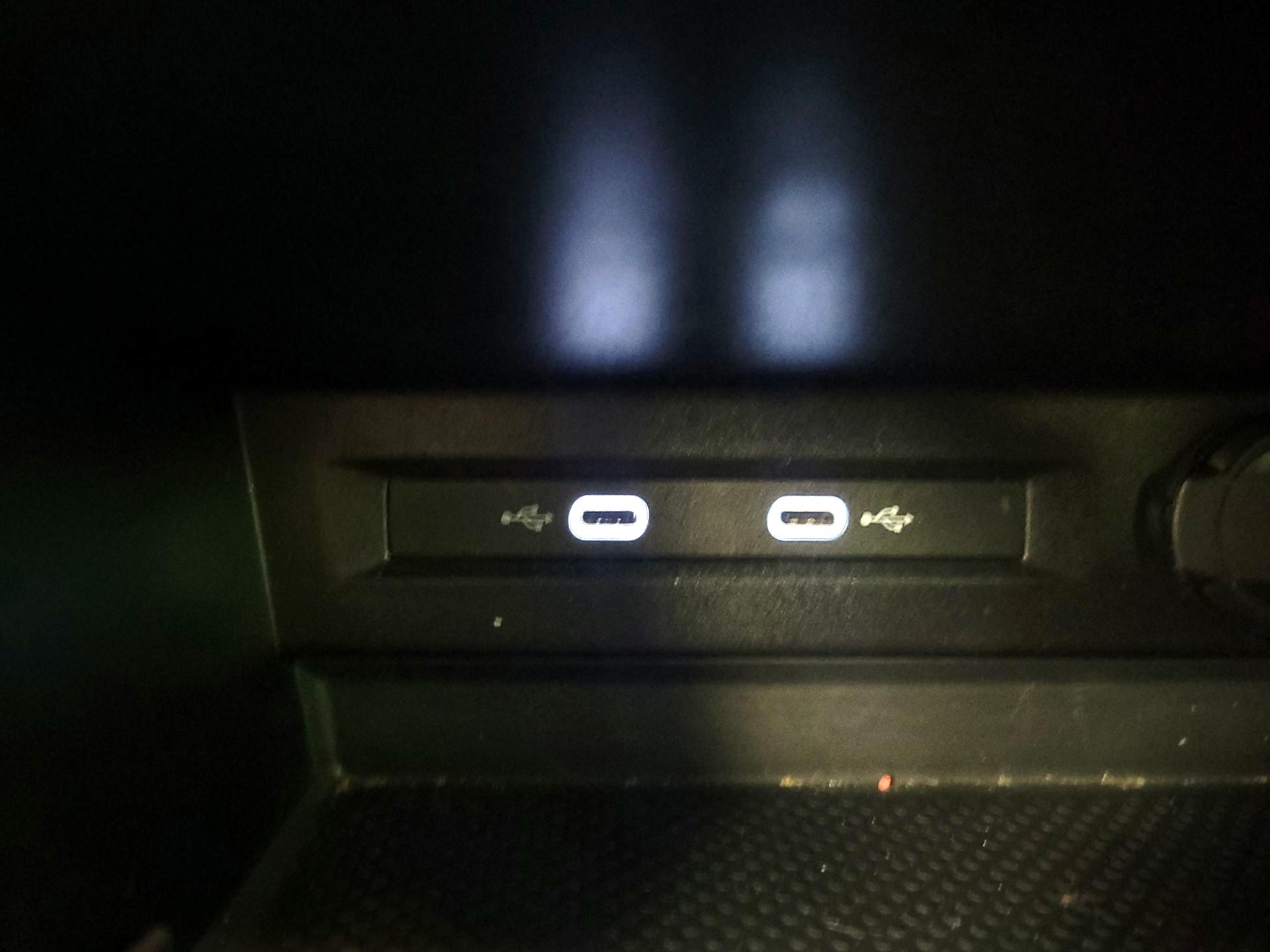 Thumbnail: 2020 Volkswagen Tiguan - 18