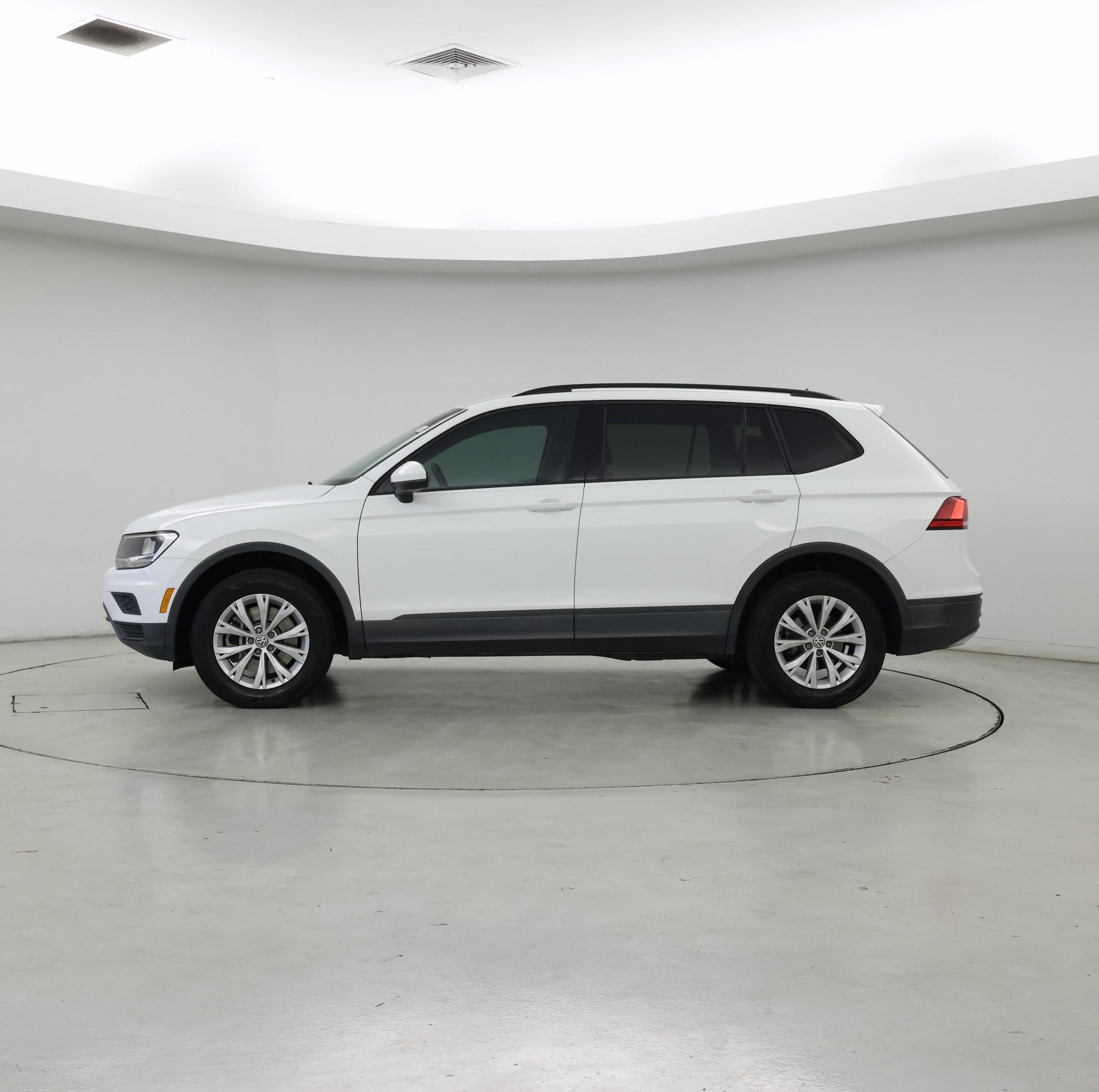 Thumbnail: 2020 Volkswagen Tiguan - 3