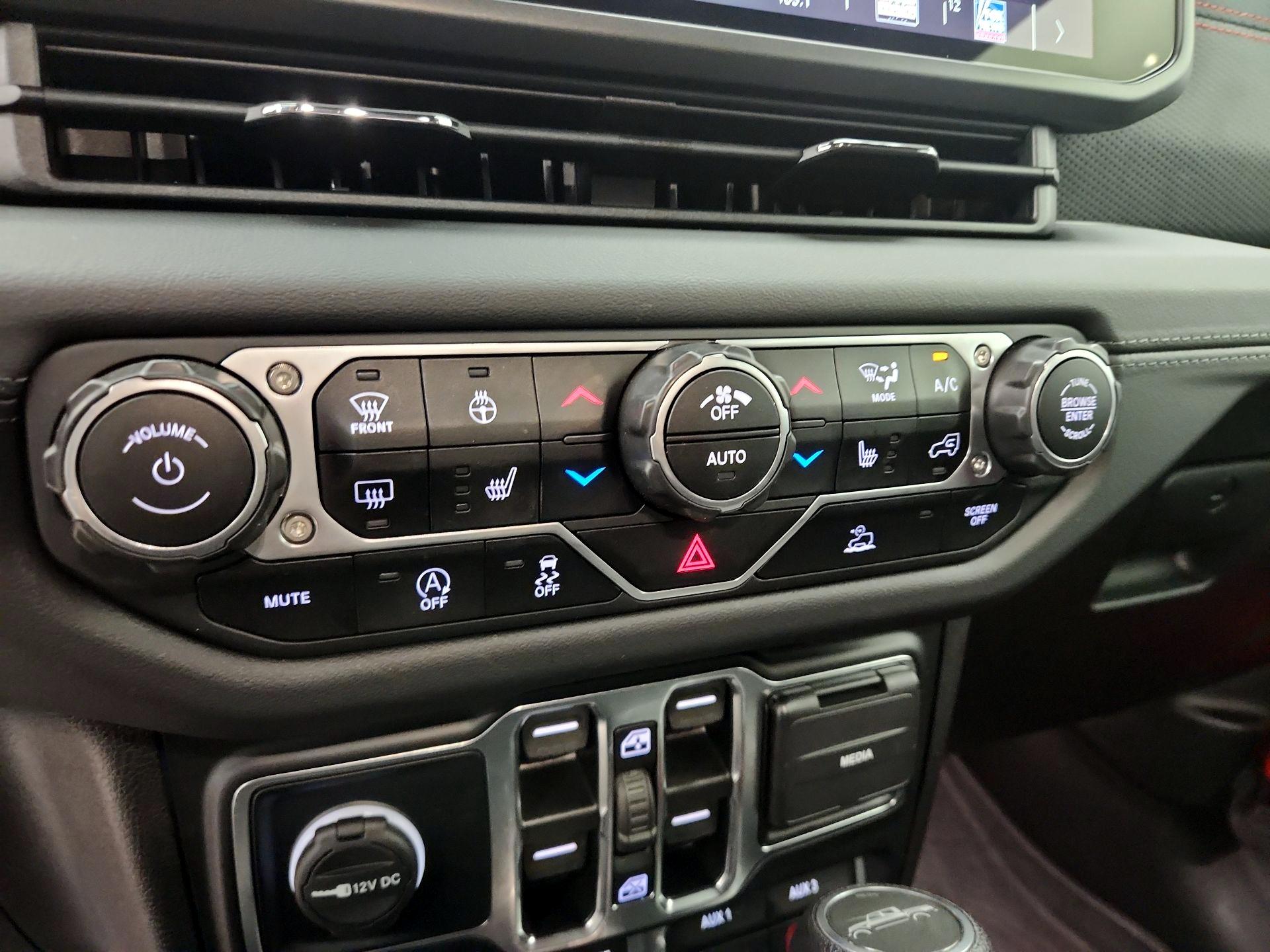 Thumbnail: 2024 Jeep Gladiator - 17