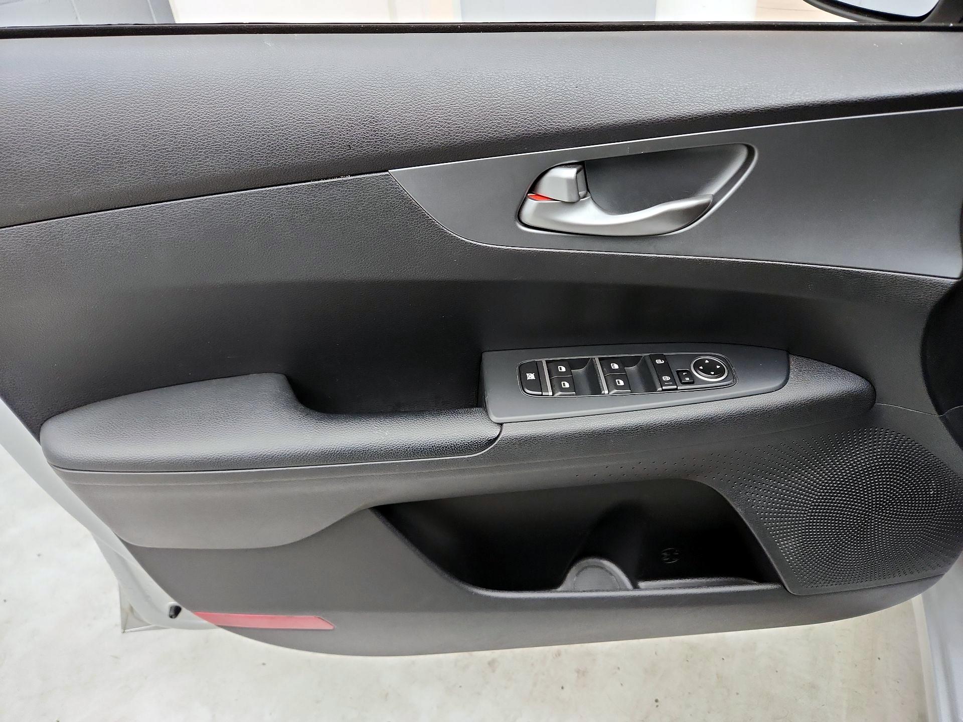 Thumbnail: 2021 Kia Forte - 12