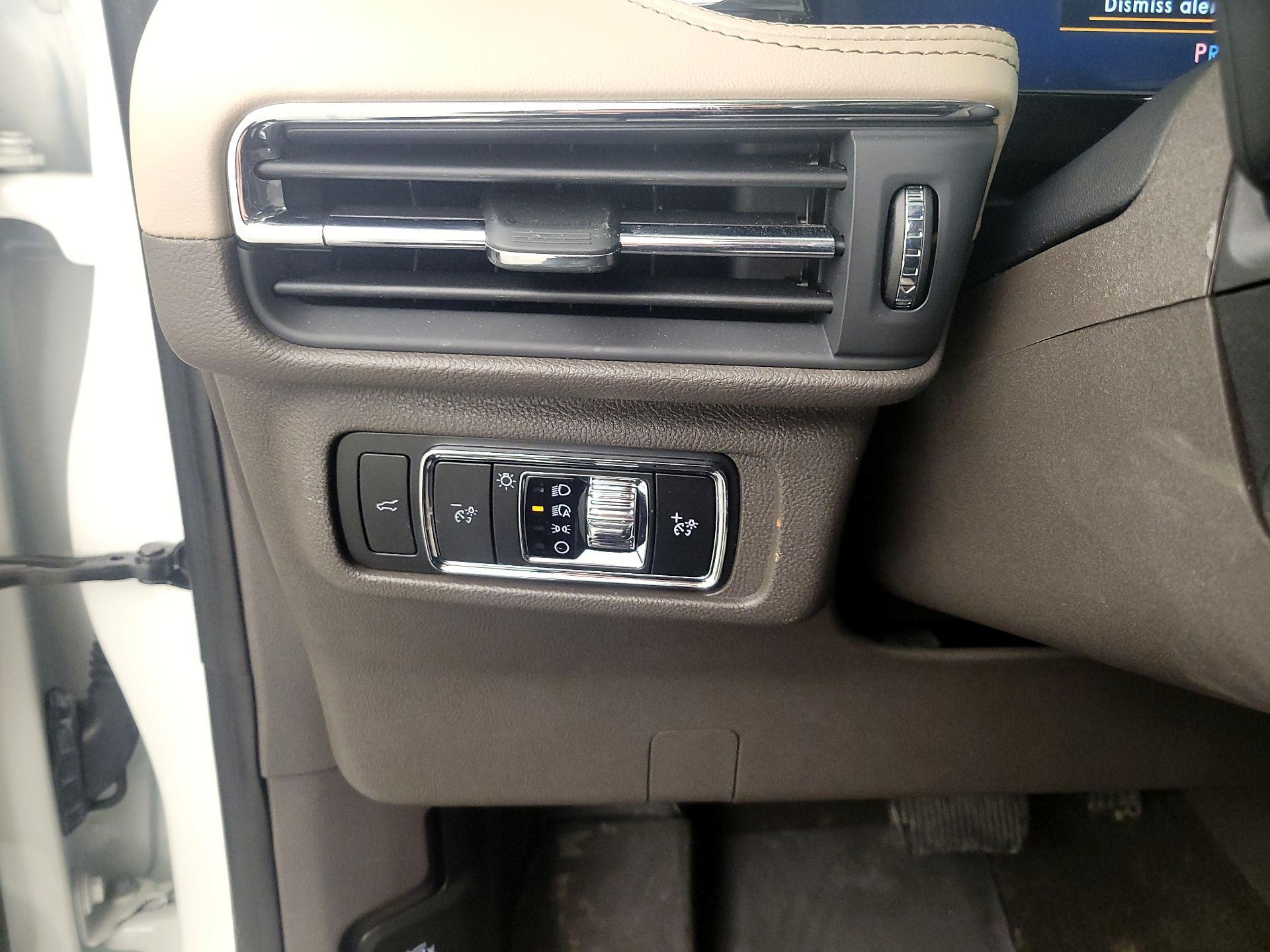 Thumbnail: 2024 Lincoln Corsair - 13