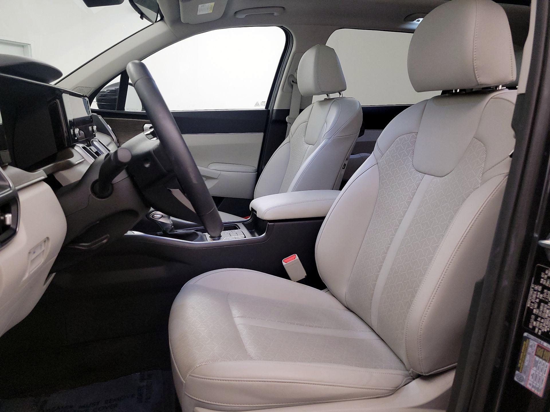 Thumbnail: 2023 Kia Sorento - 11