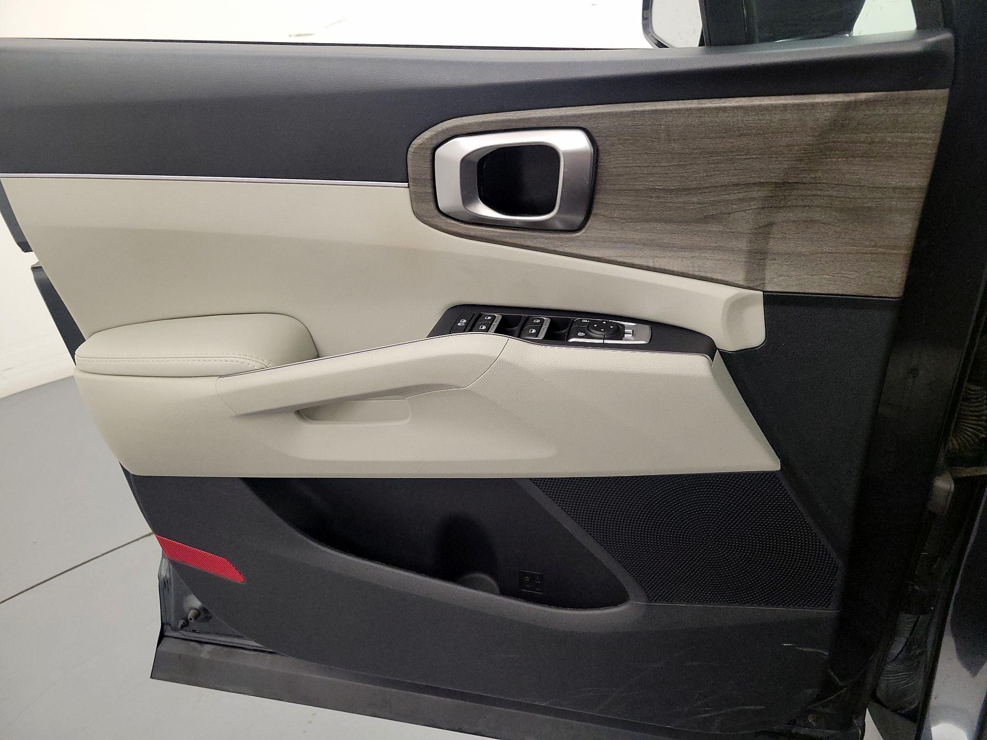 Thumbnail: 2023 Kia Sorento - 12