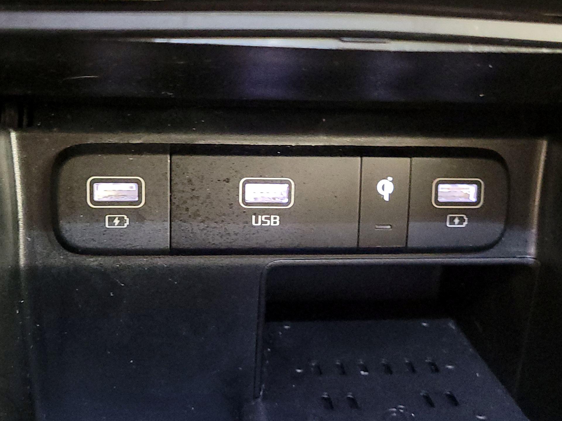 Thumbnail: 2023 Kia Sorento - 19