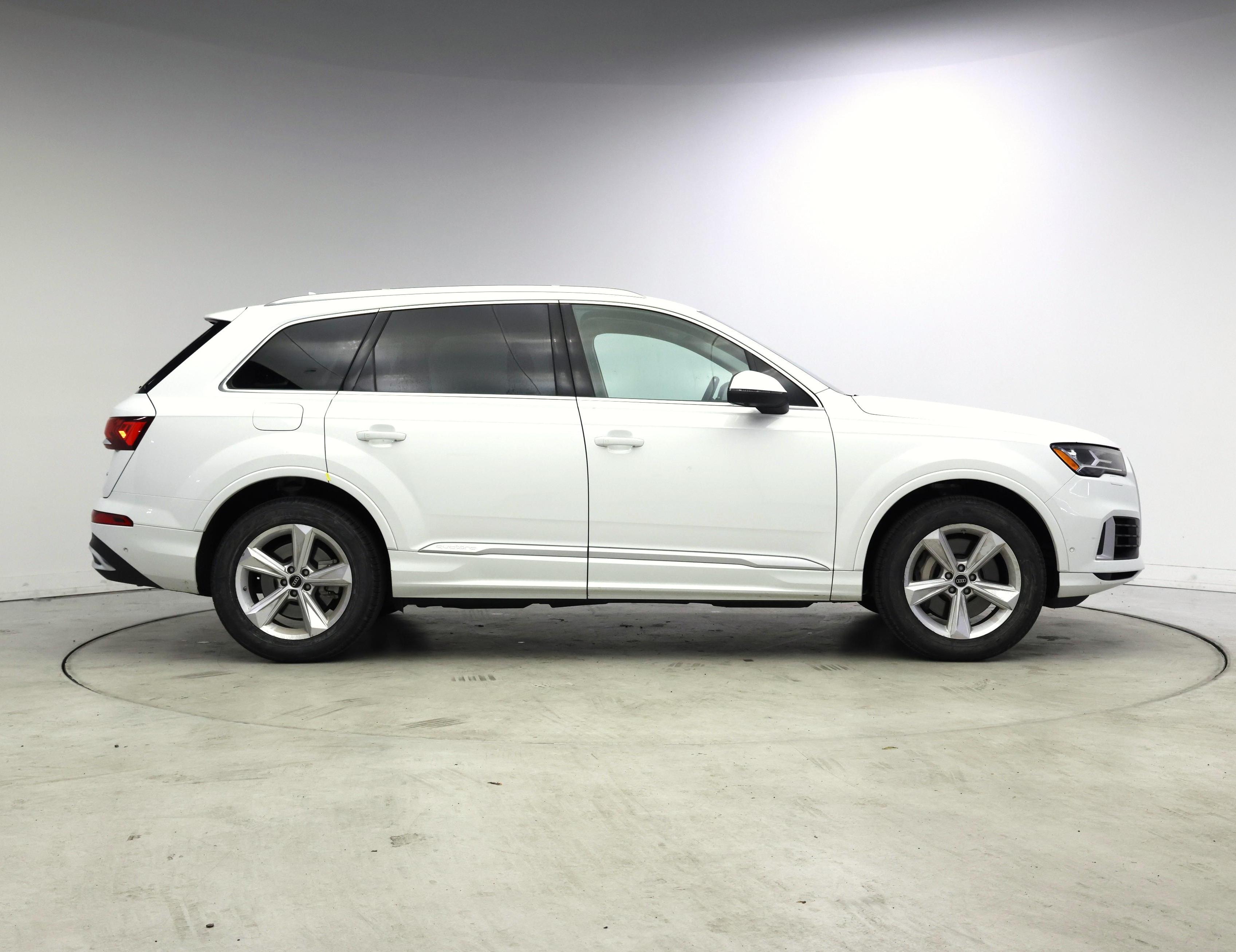 Thumbnail: 2022 Audi Q7 - 7