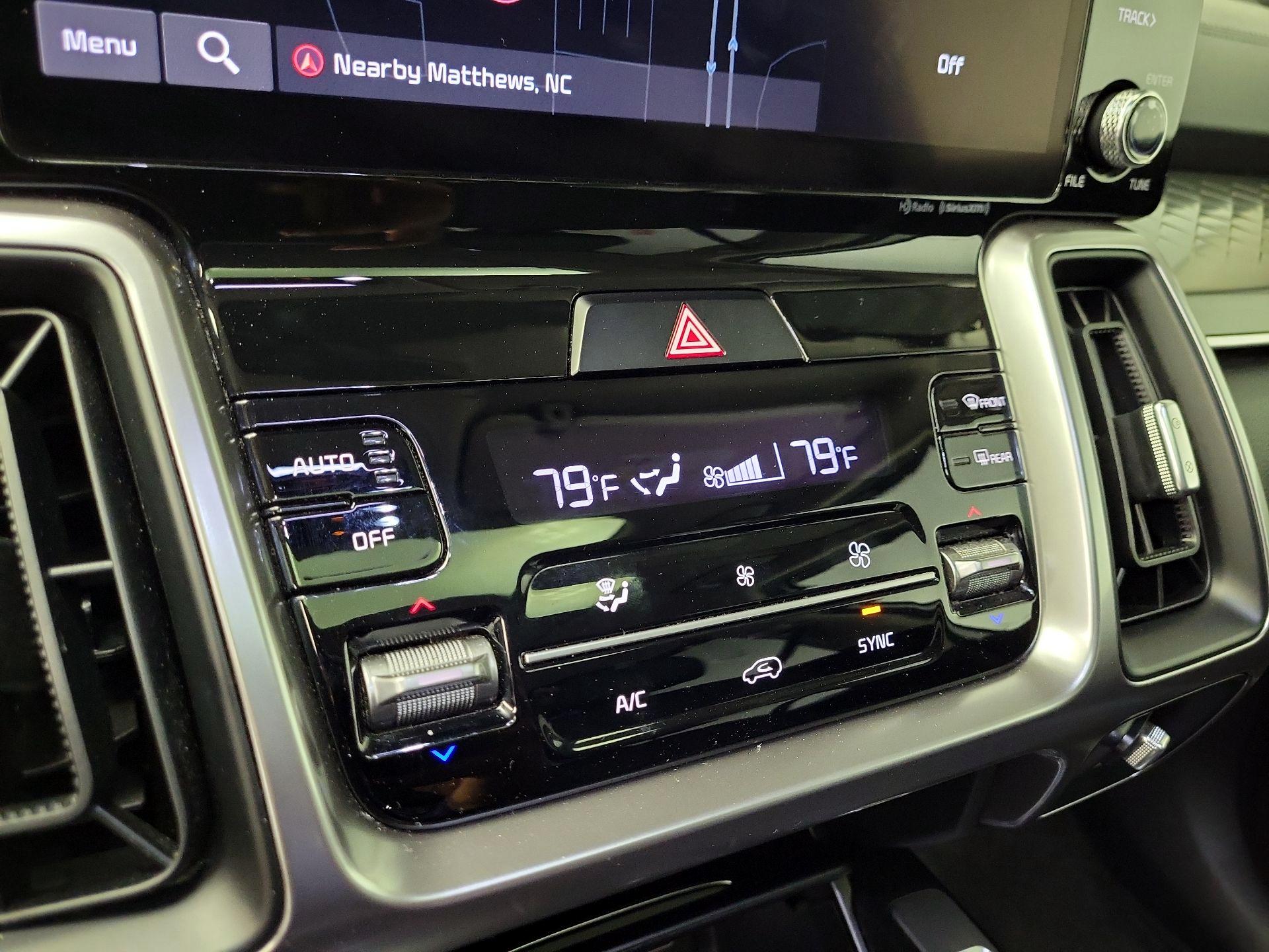 Thumbnail: 2023 Kia Sorento - 16