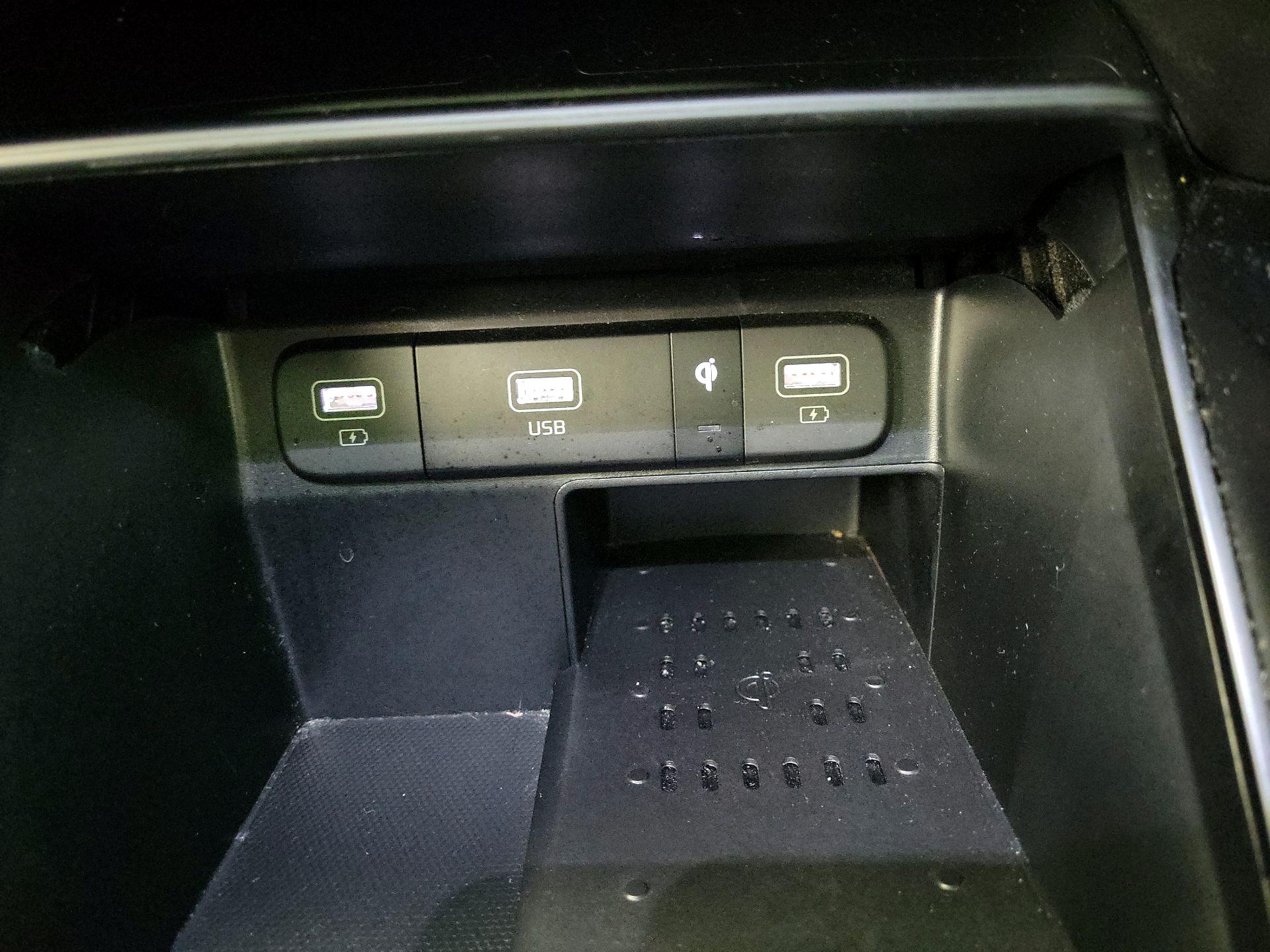 Thumbnail: 2023 Kia Sorento - 18