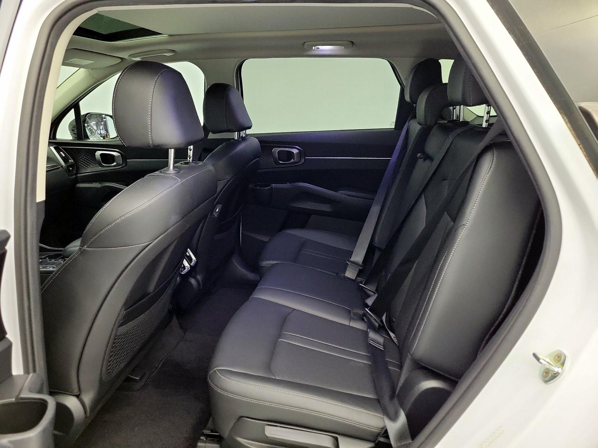 Thumbnail: 2023 Kia Sorento - 20