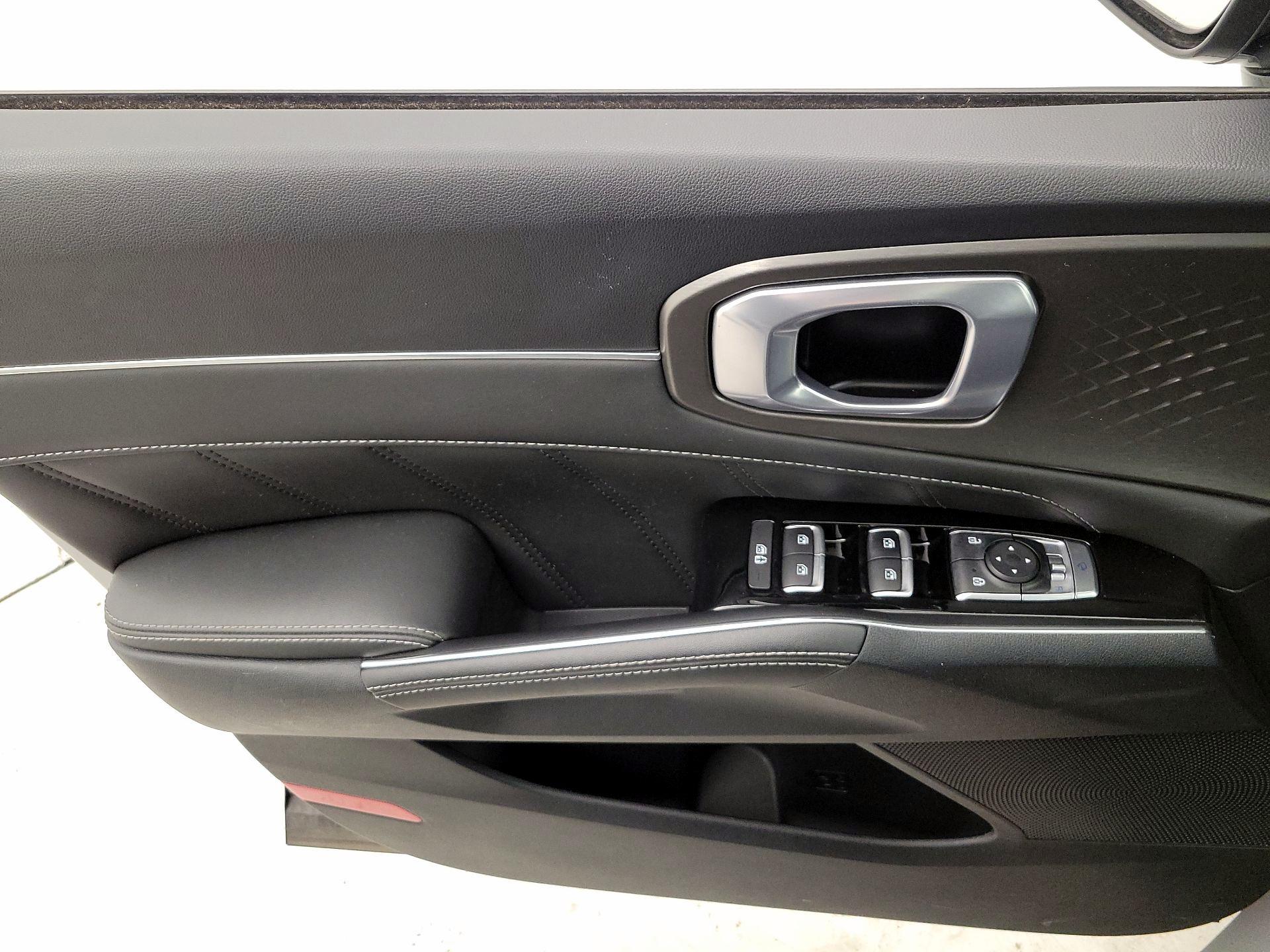 Thumbnail: 2023 Kia Sorento - 12