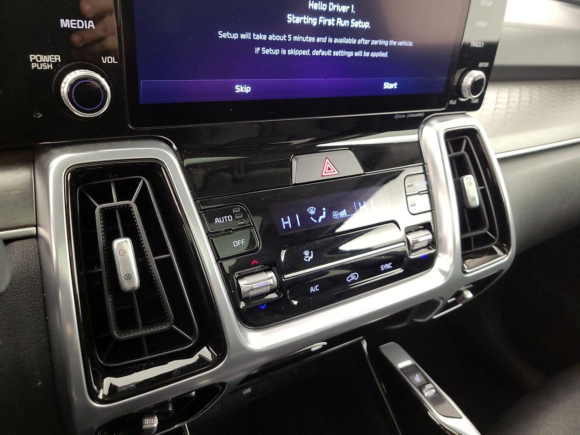 Thumbnail: 2023 Kia Sorento - 17