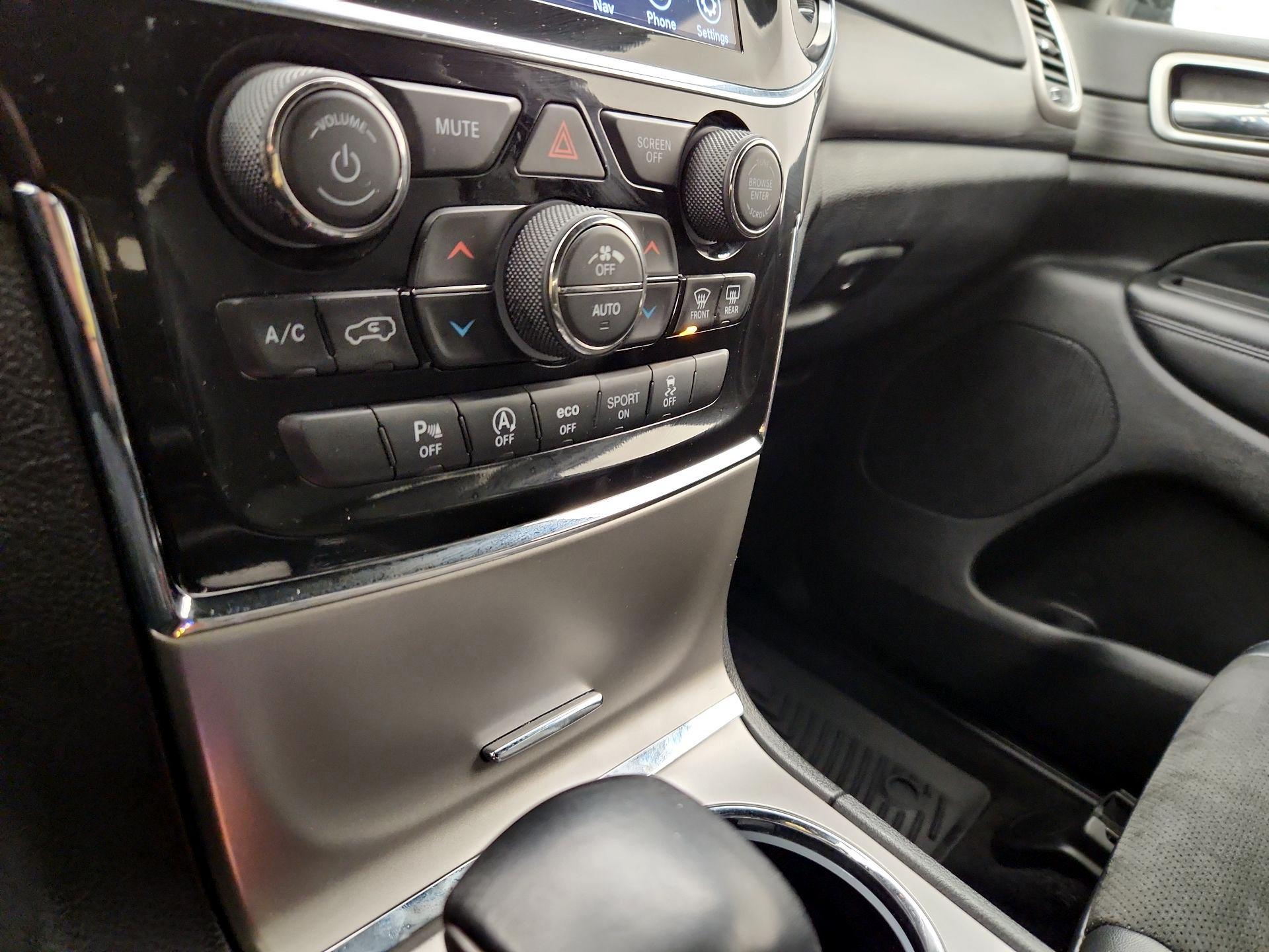 Thumbnail: 2022 Jeep Grand Cherokee - 17