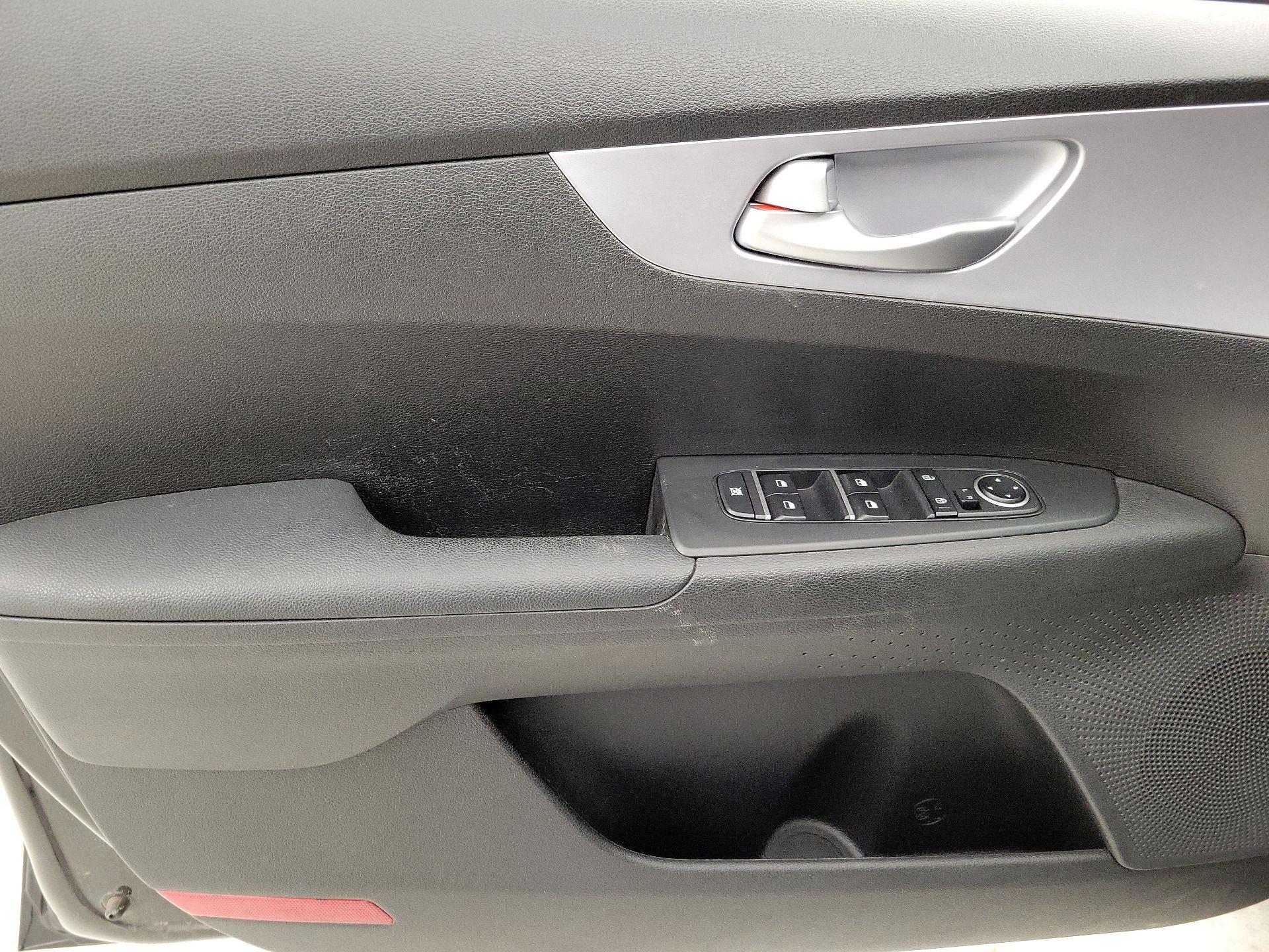 Thumbnail: 2023 Kia Forte - 12