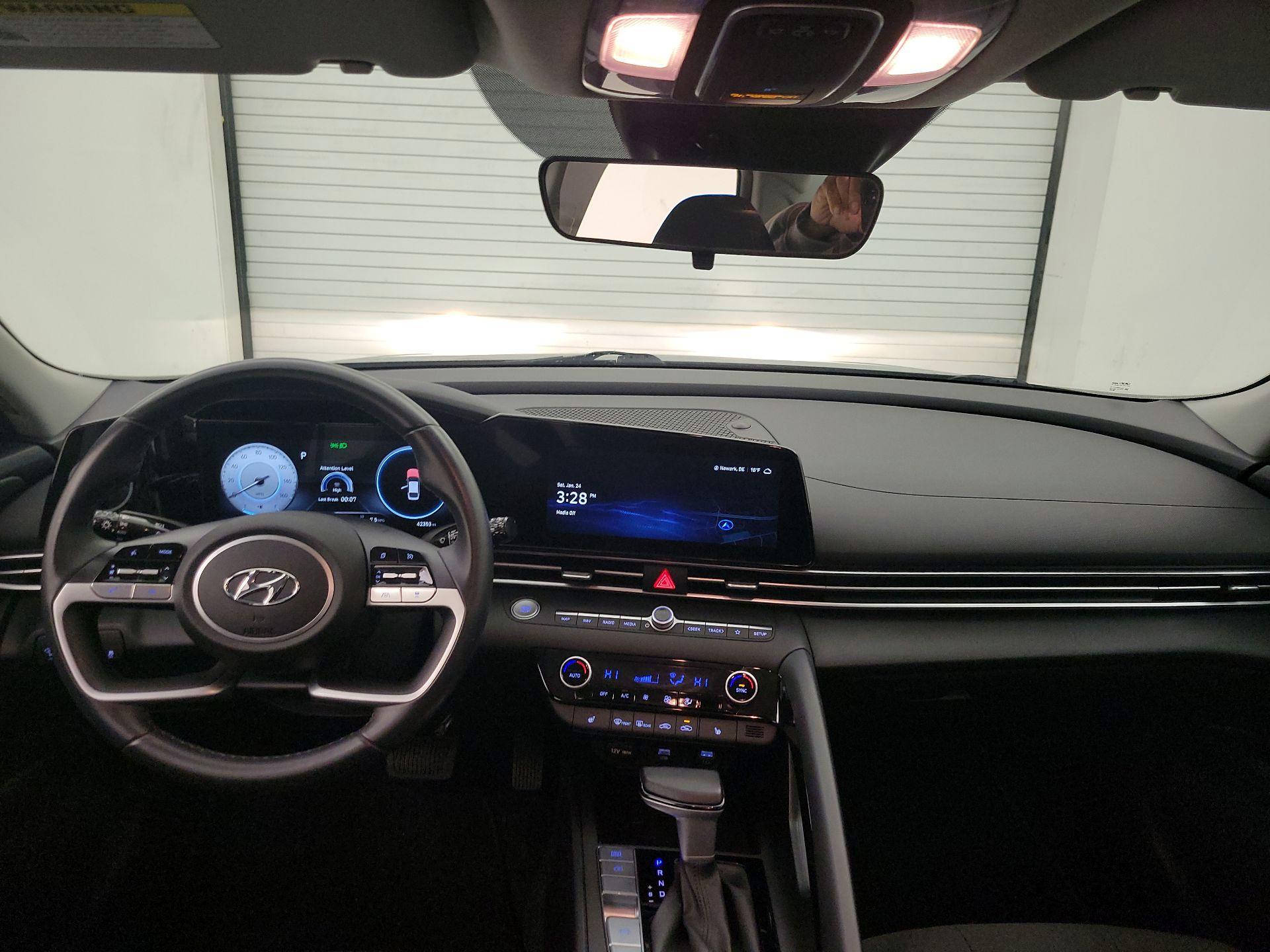 Thumbnail: 2023 Hyundai Elantra - 9