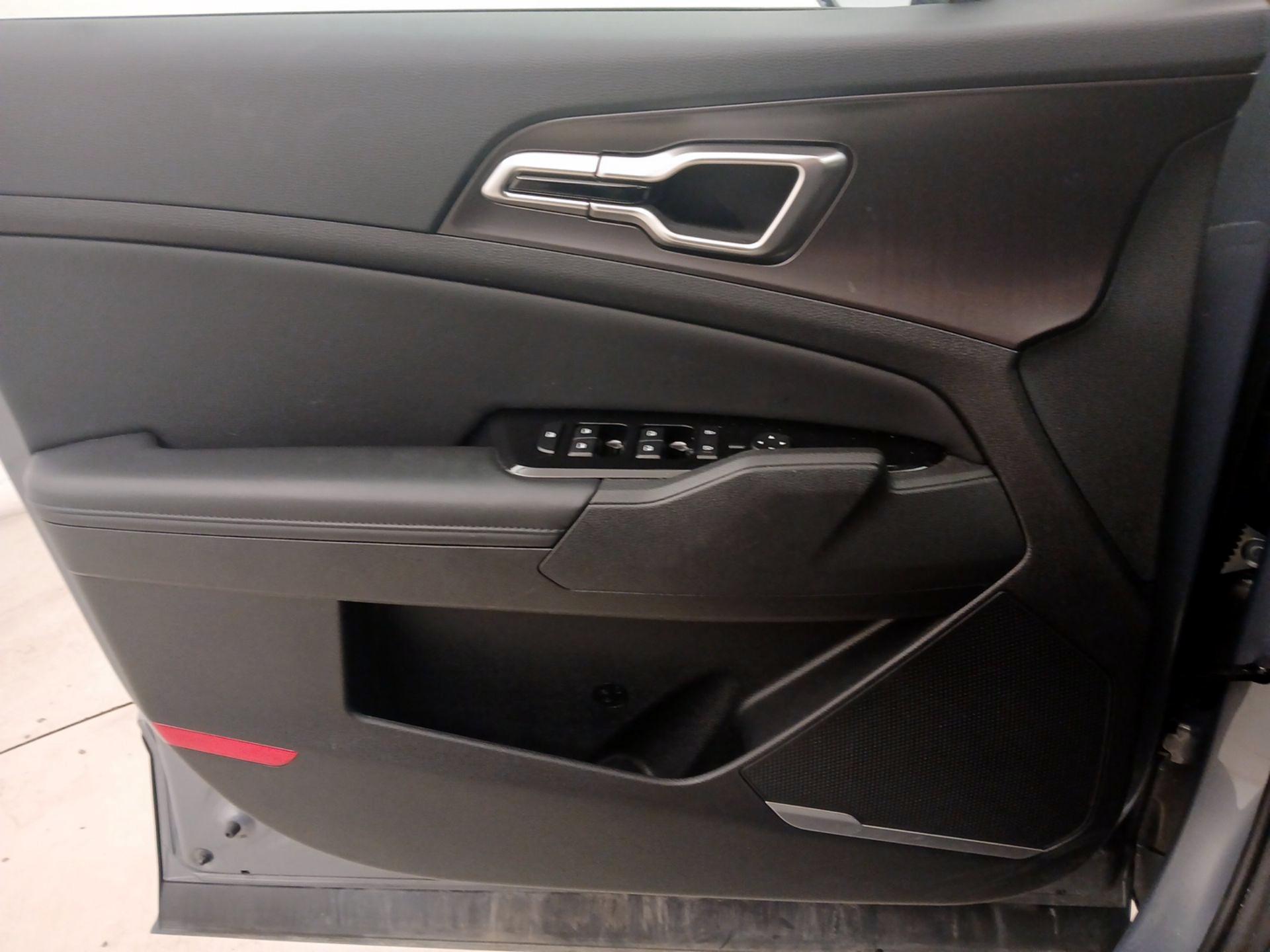 Thumbnail: 2023 Kia Sportage - 12