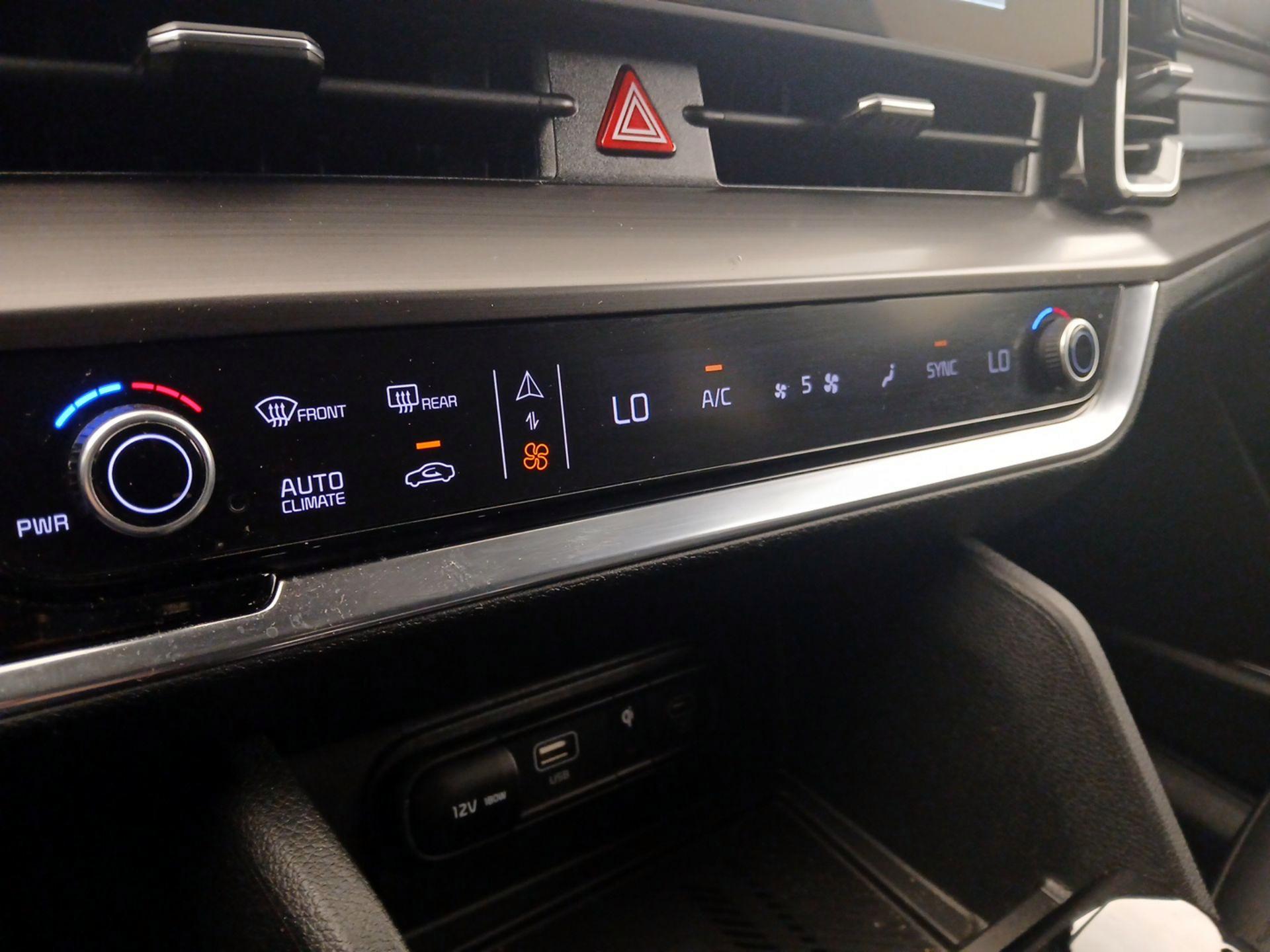 Thumbnail: 2023 Kia Sportage - 17