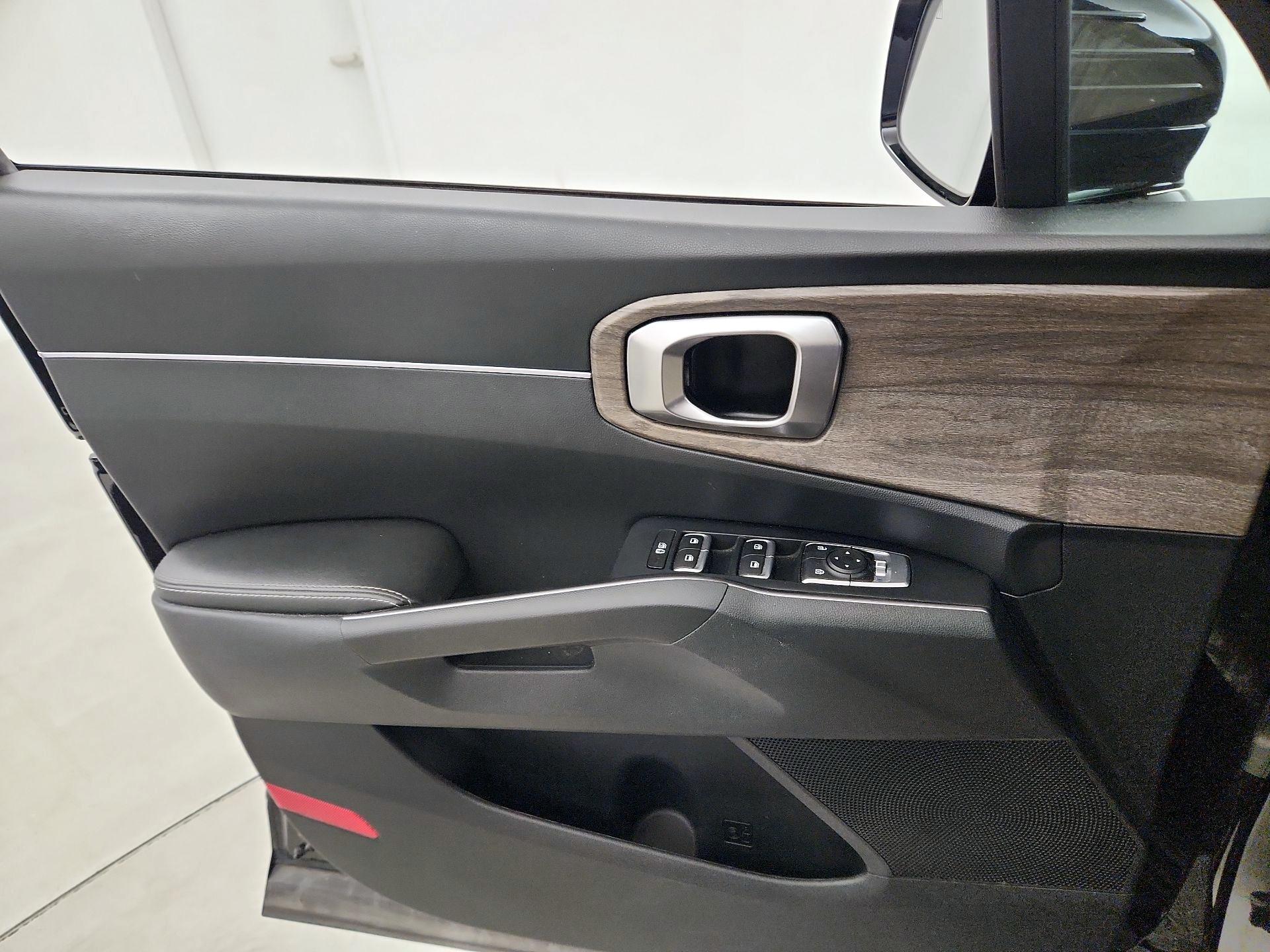 Thumbnail: 2023 Kia Sorento - 12