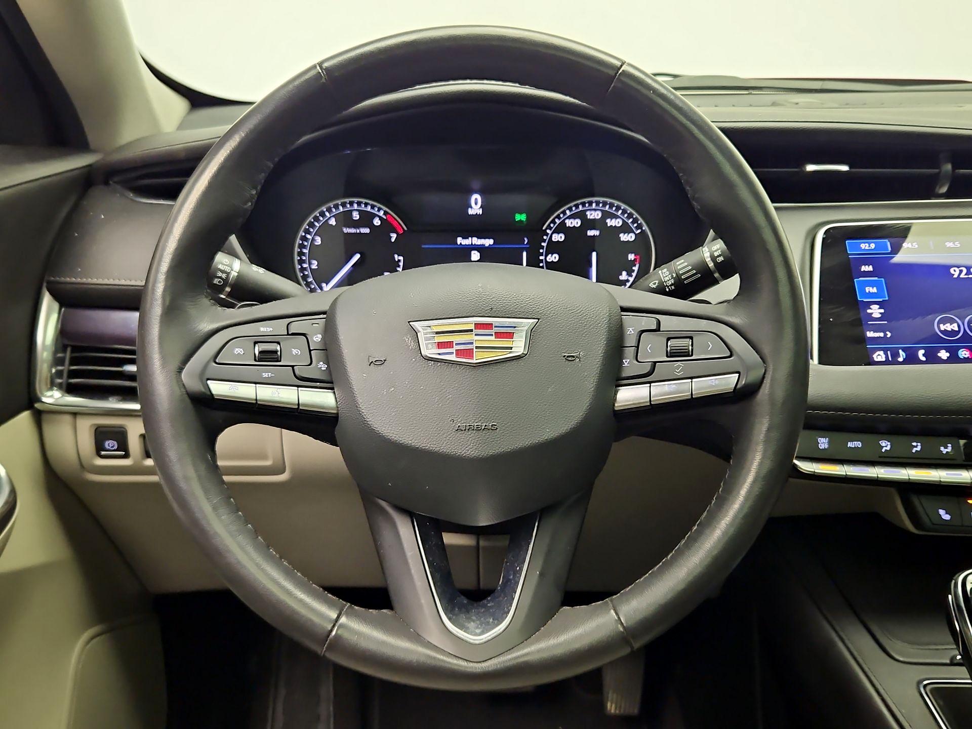 Thumbnail: 2023 Cadillac XT4 - 10