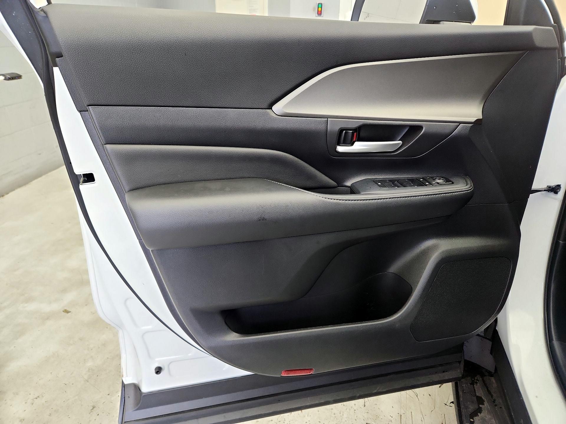 Thumbnail: 2025 Toyota Grand Highlander - 12