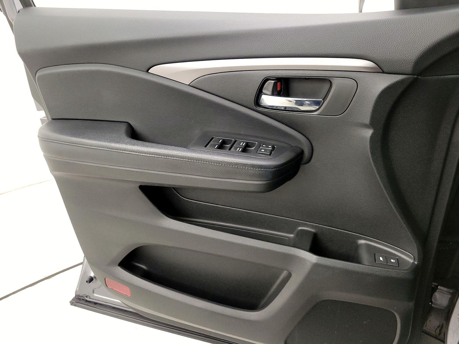 Thumbnail: 2016 Honda Pilot - 12