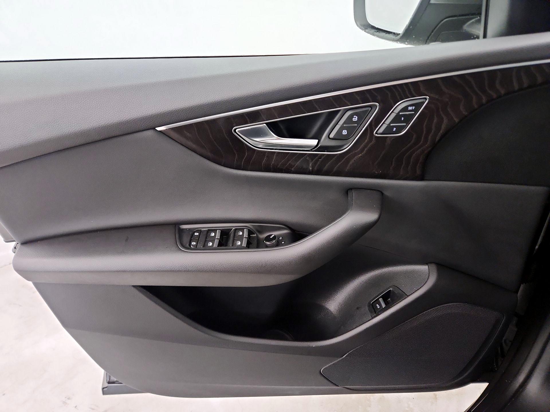 Thumbnail: 2022 Audi Q8 - 12