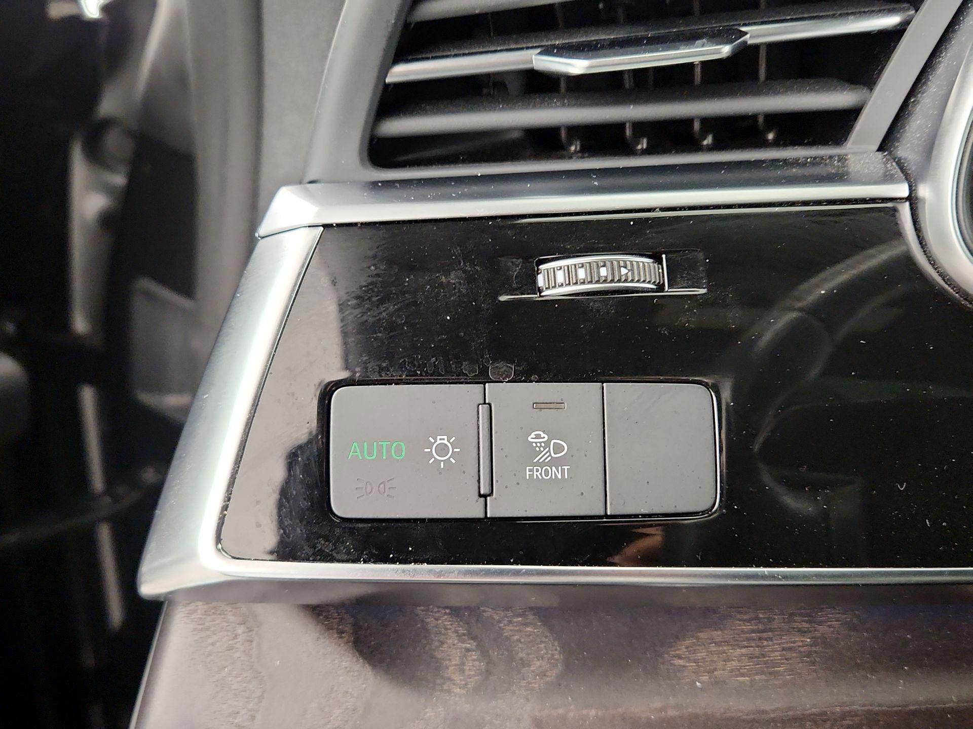 Thumbnail: 2022 Audi Q8 - 13