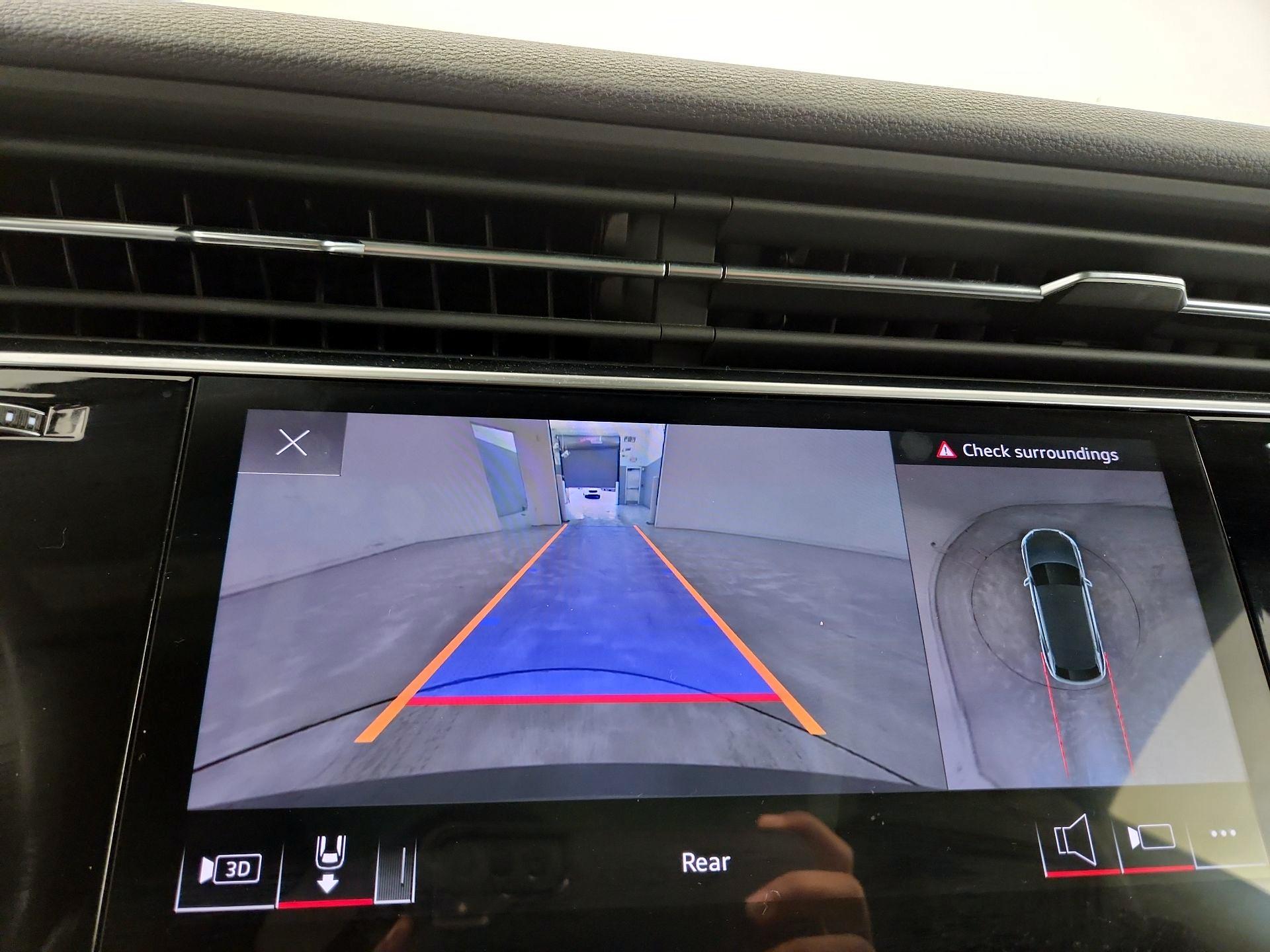 Thumbnail: 2022 Audi Q8 - 15