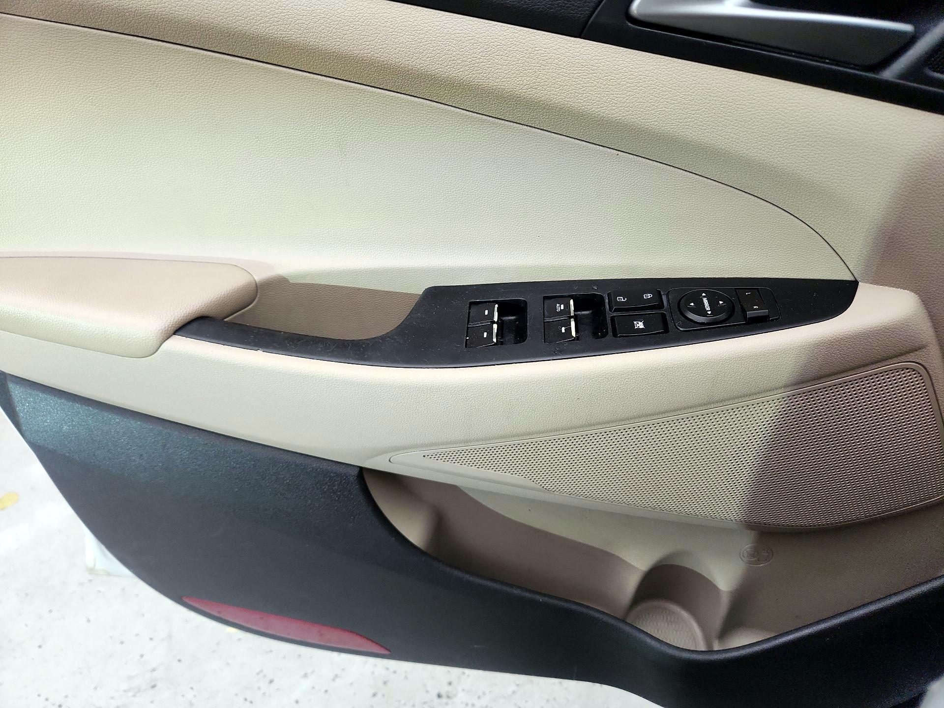 Thumbnail: 2016 Hyundai Tucson - 12