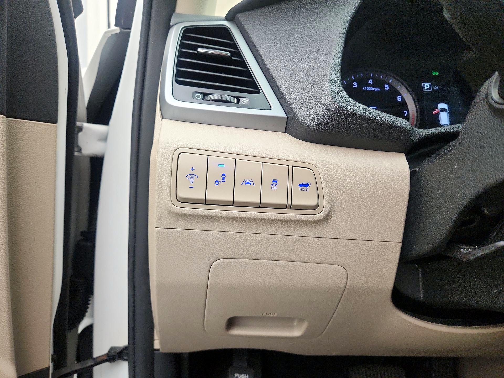 Thumbnail: 2016 Hyundai Tucson - 13