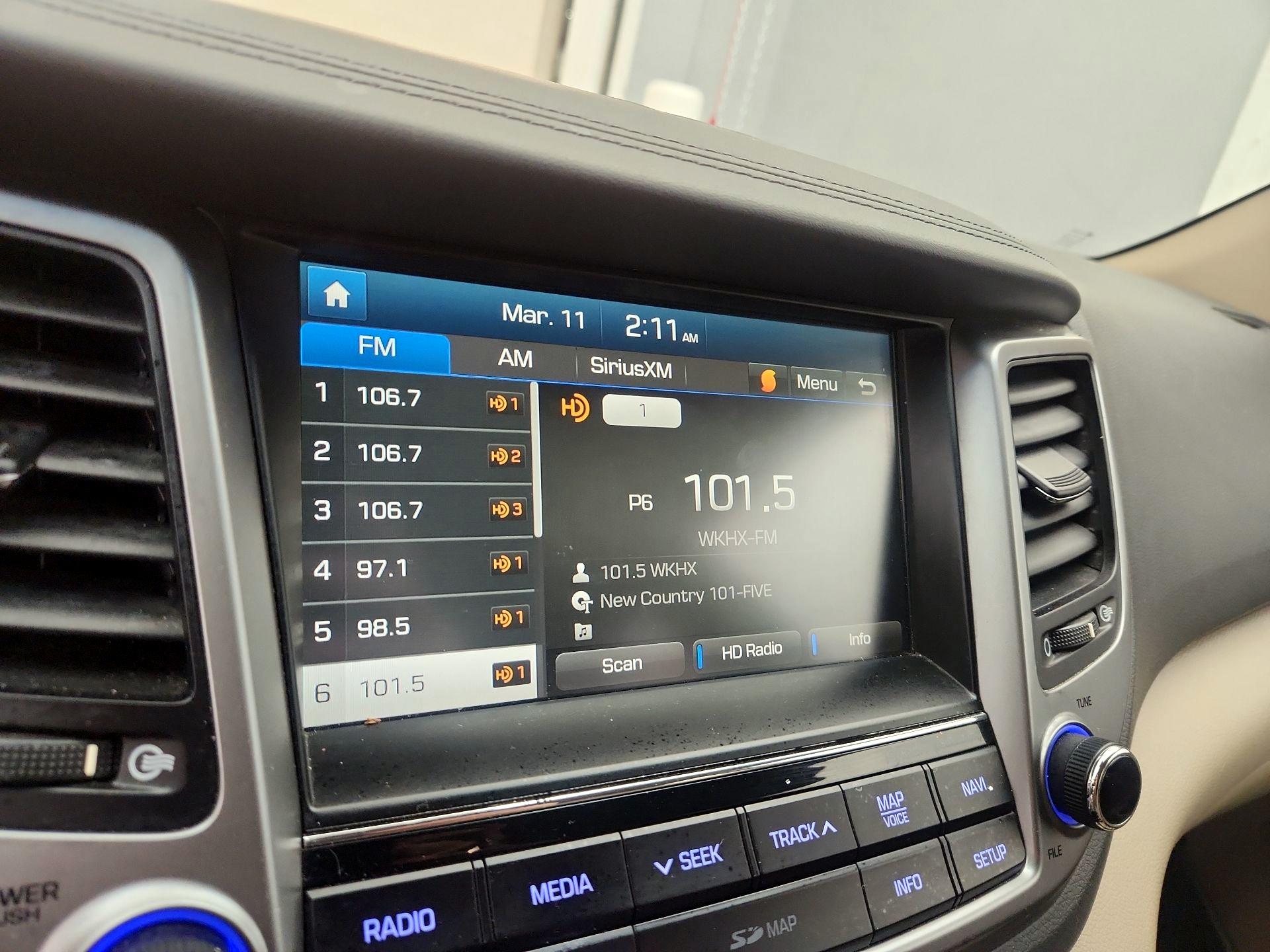 Thumbnail: 2016 Hyundai Tucson - 16