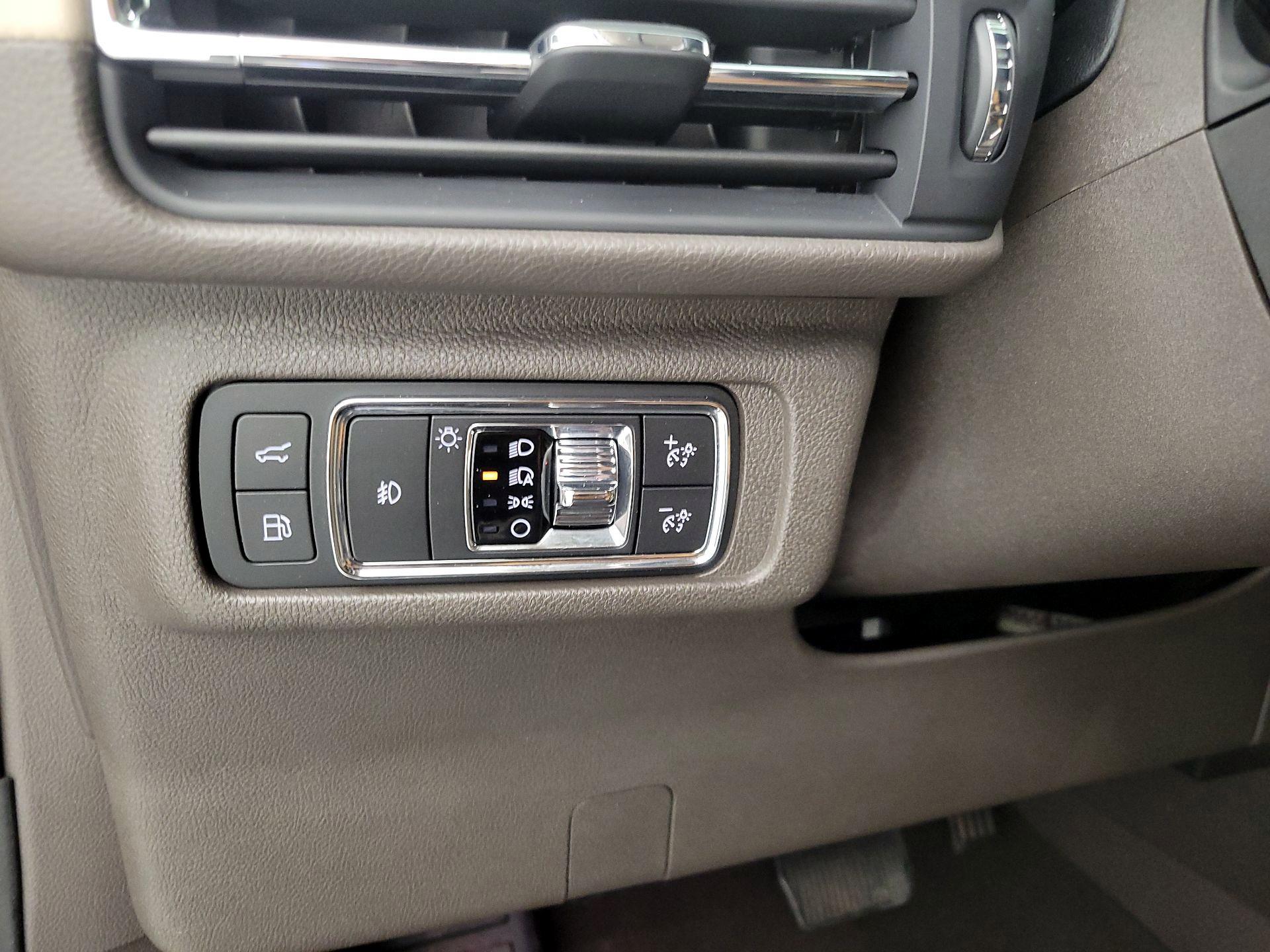 Thumbnail: 2022 Lincoln Corsair - 13