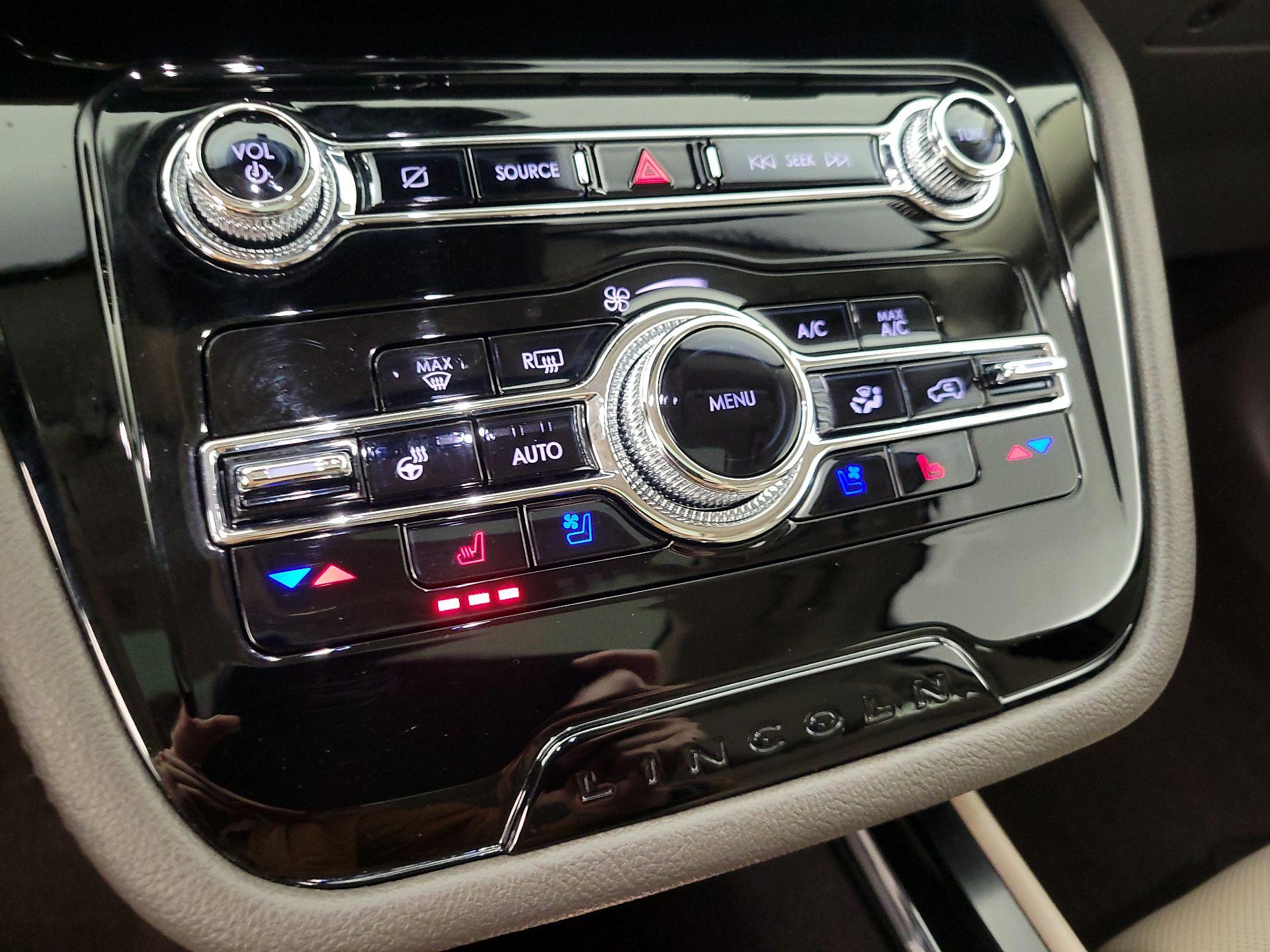 Thumbnail: 2022 Lincoln Corsair - 17