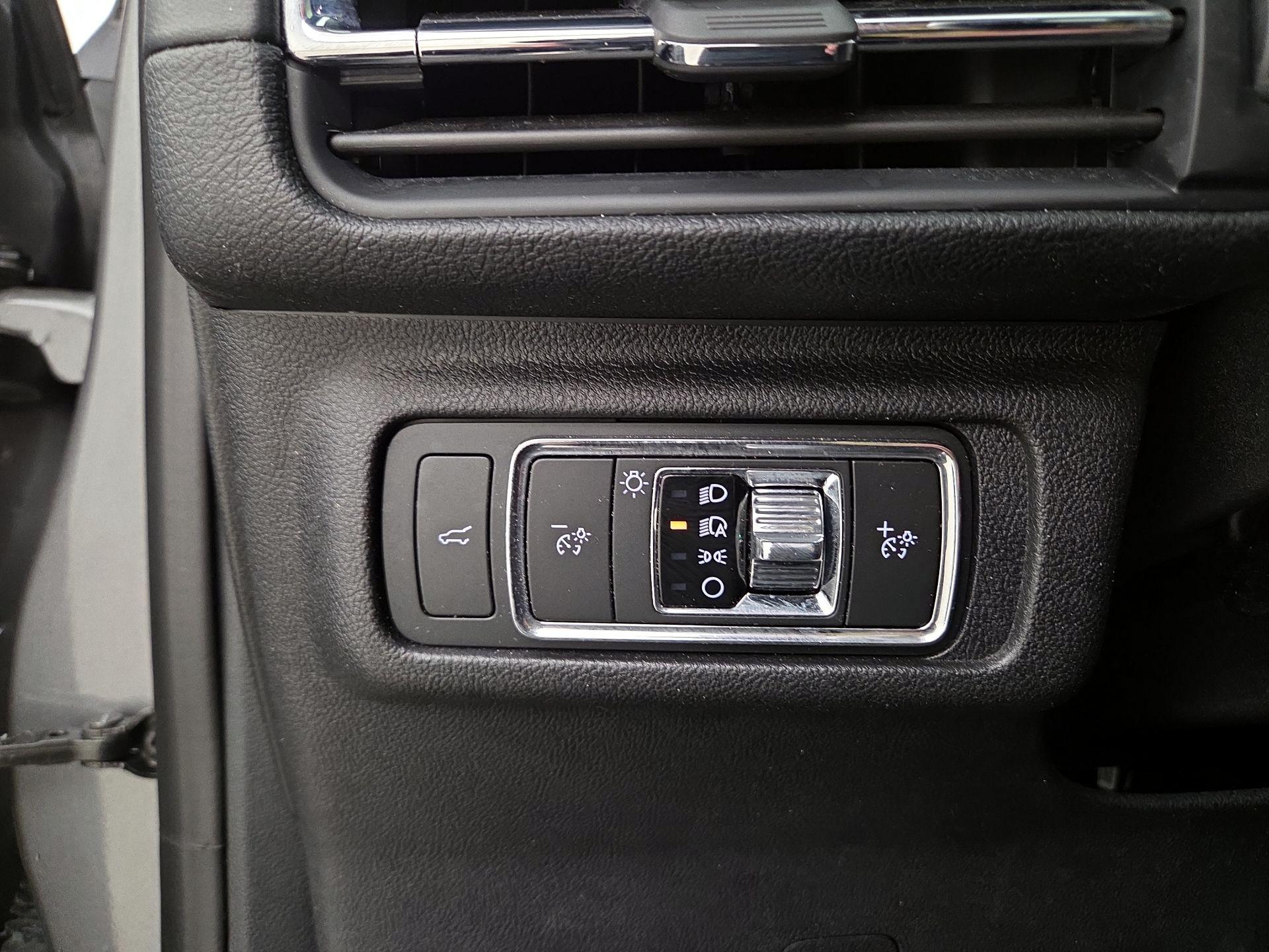 Thumbnail: 2021 Lincoln Corsair - 13