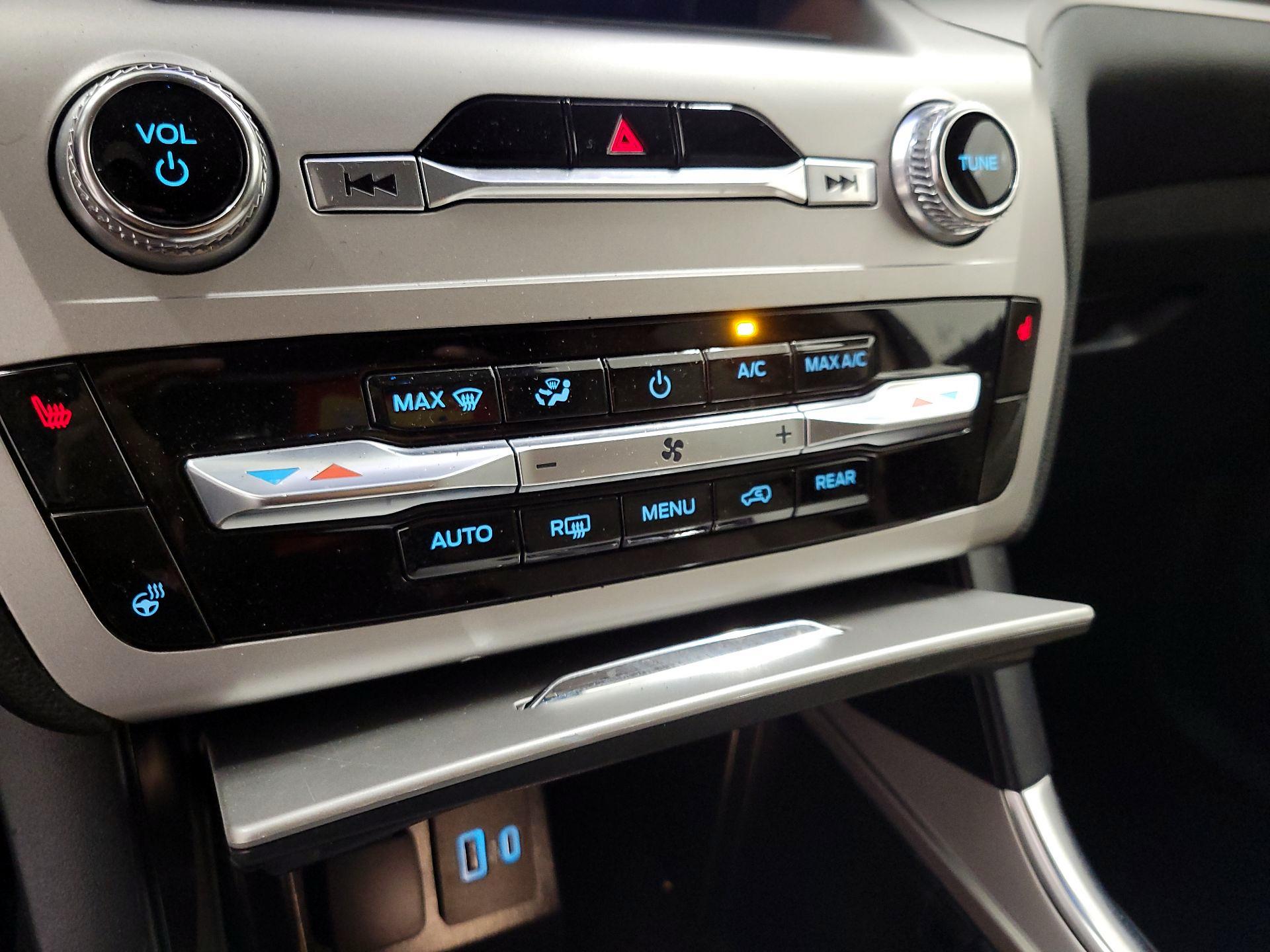 Thumbnail: 2022 Ford Explorer - 16