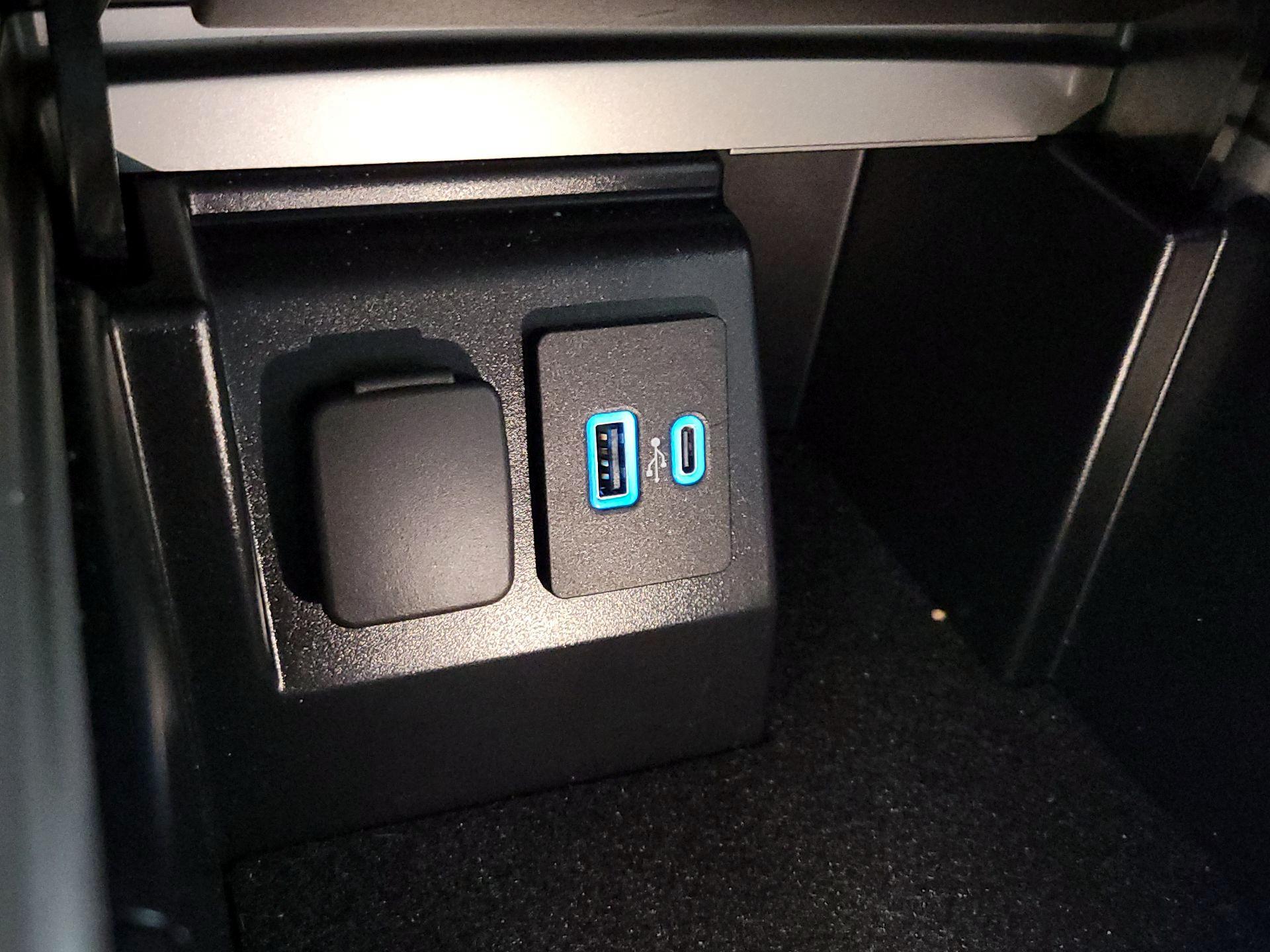 Thumbnail: 2022 Ford Explorer - 18