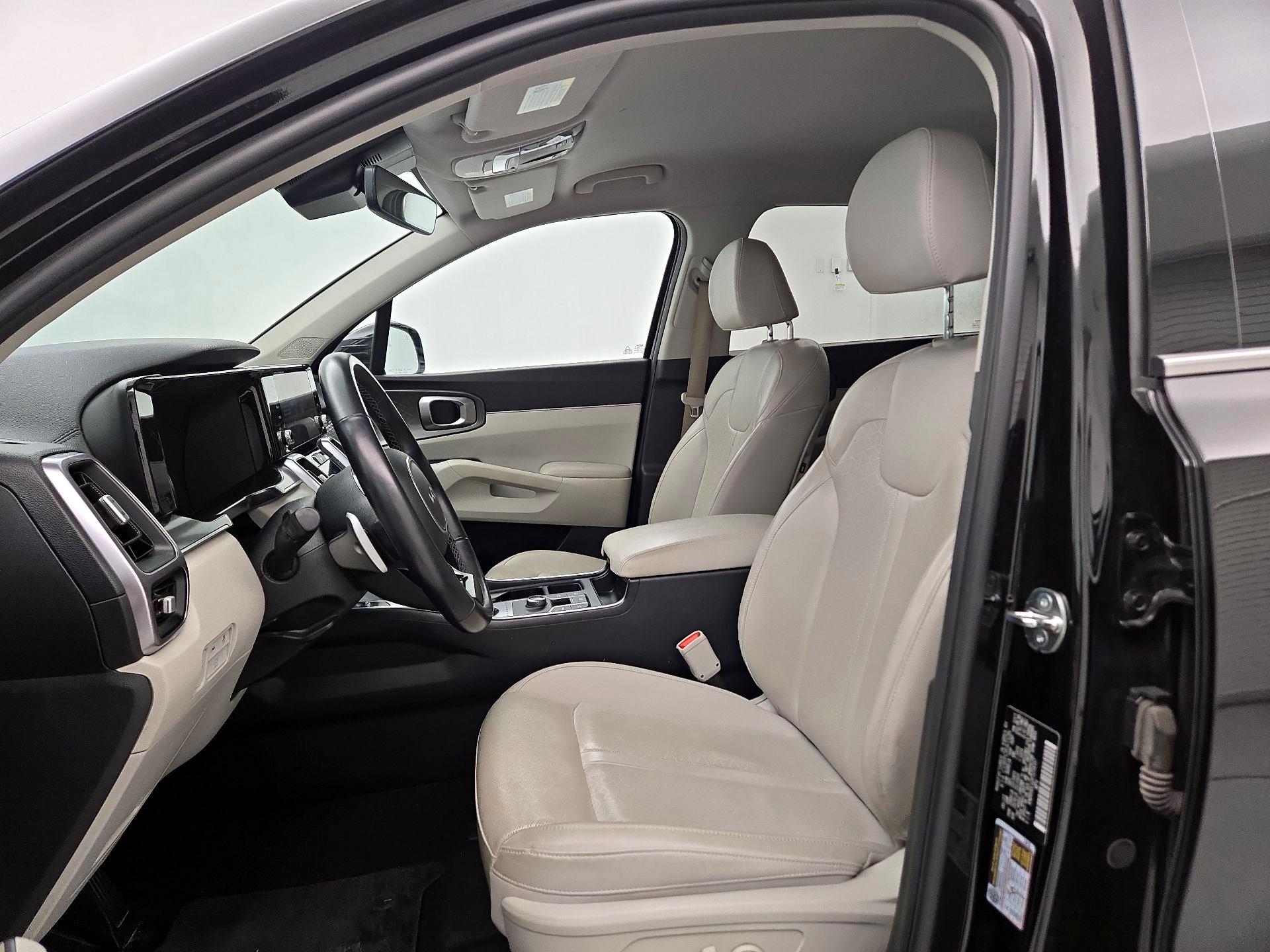 Thumbnail: 2023 Kia Sorento - 11